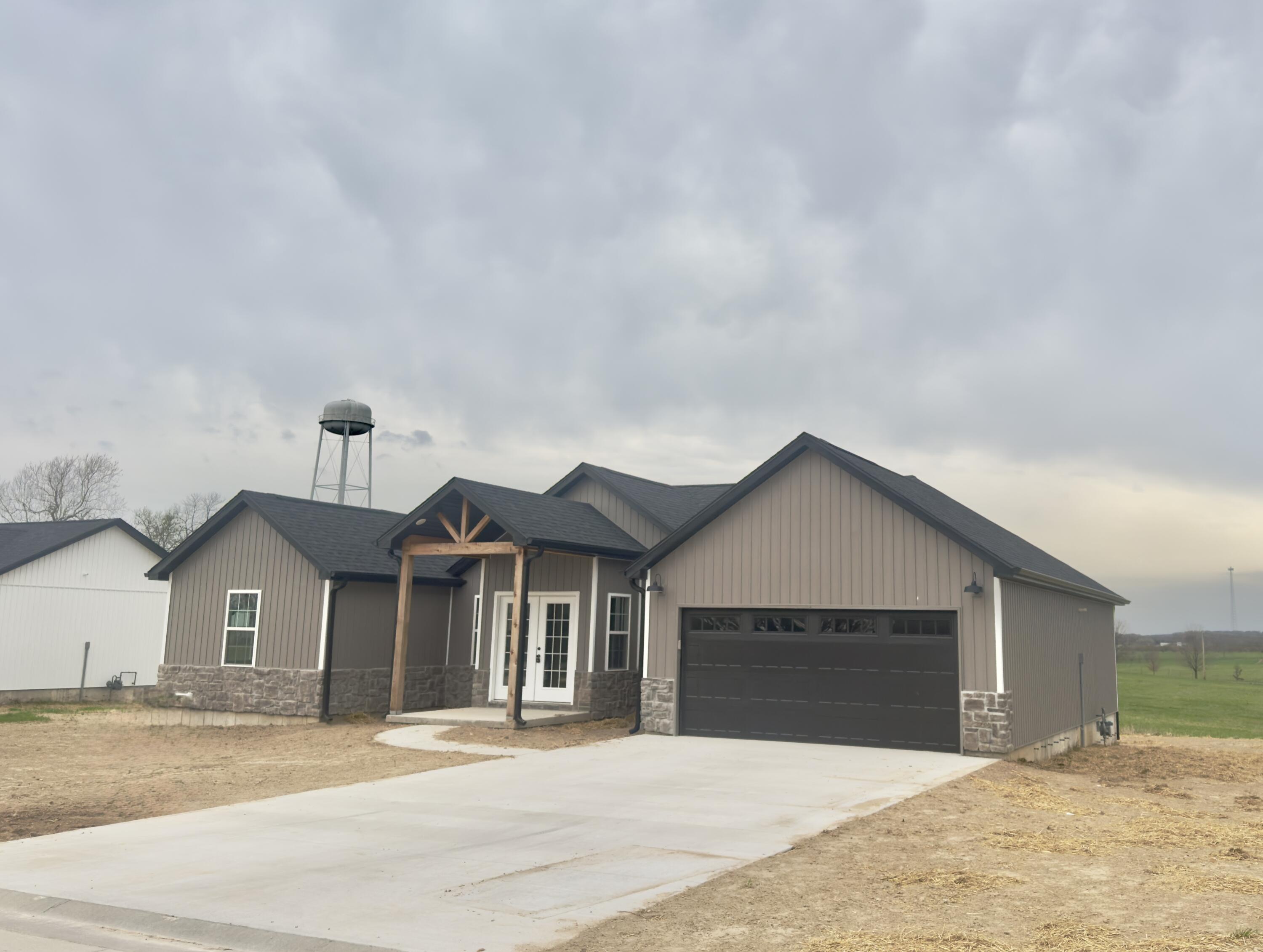 2605 Country Drive Property Photo 3