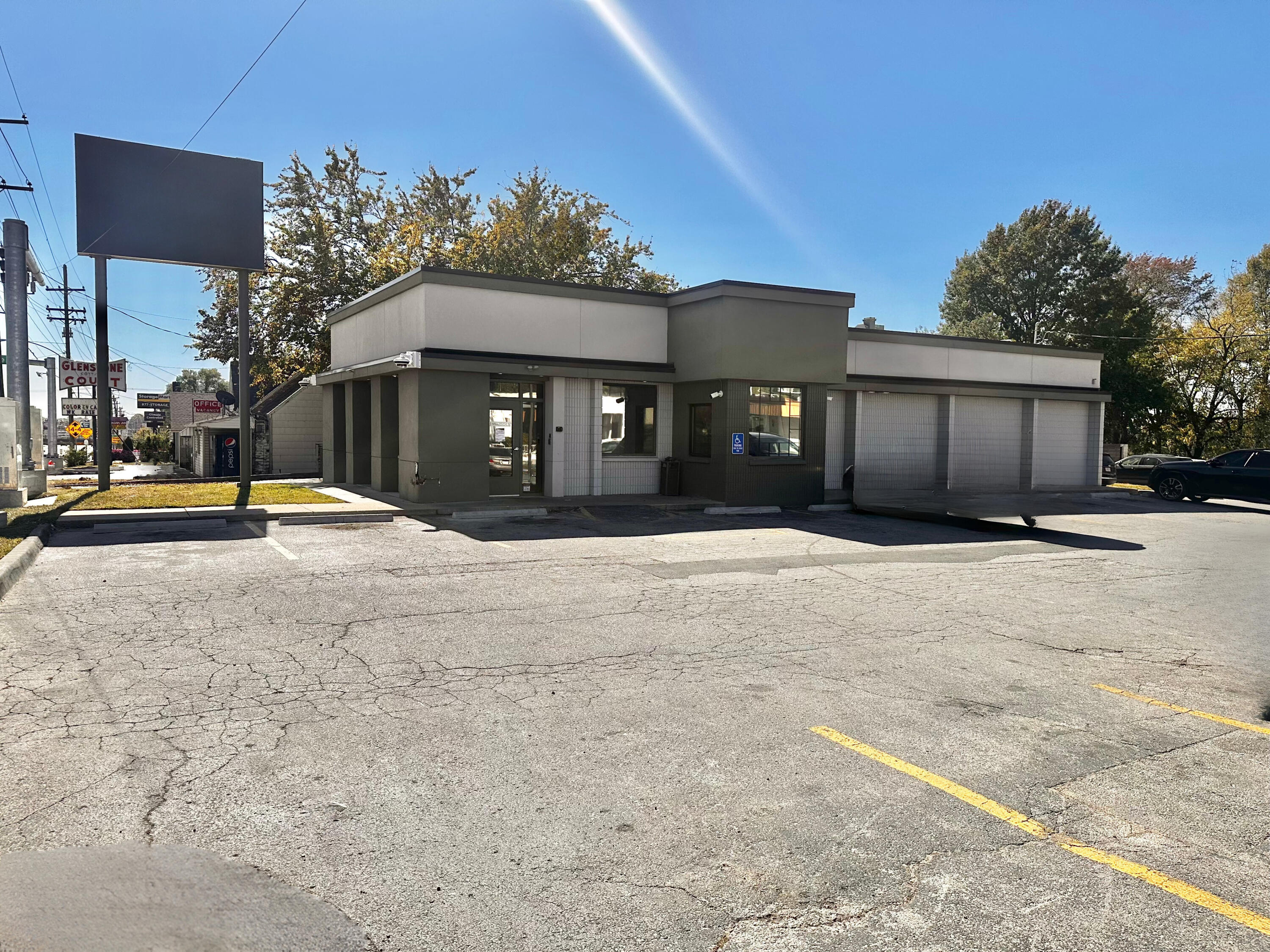 2027 North Glenstone Avenue Property Photo 1