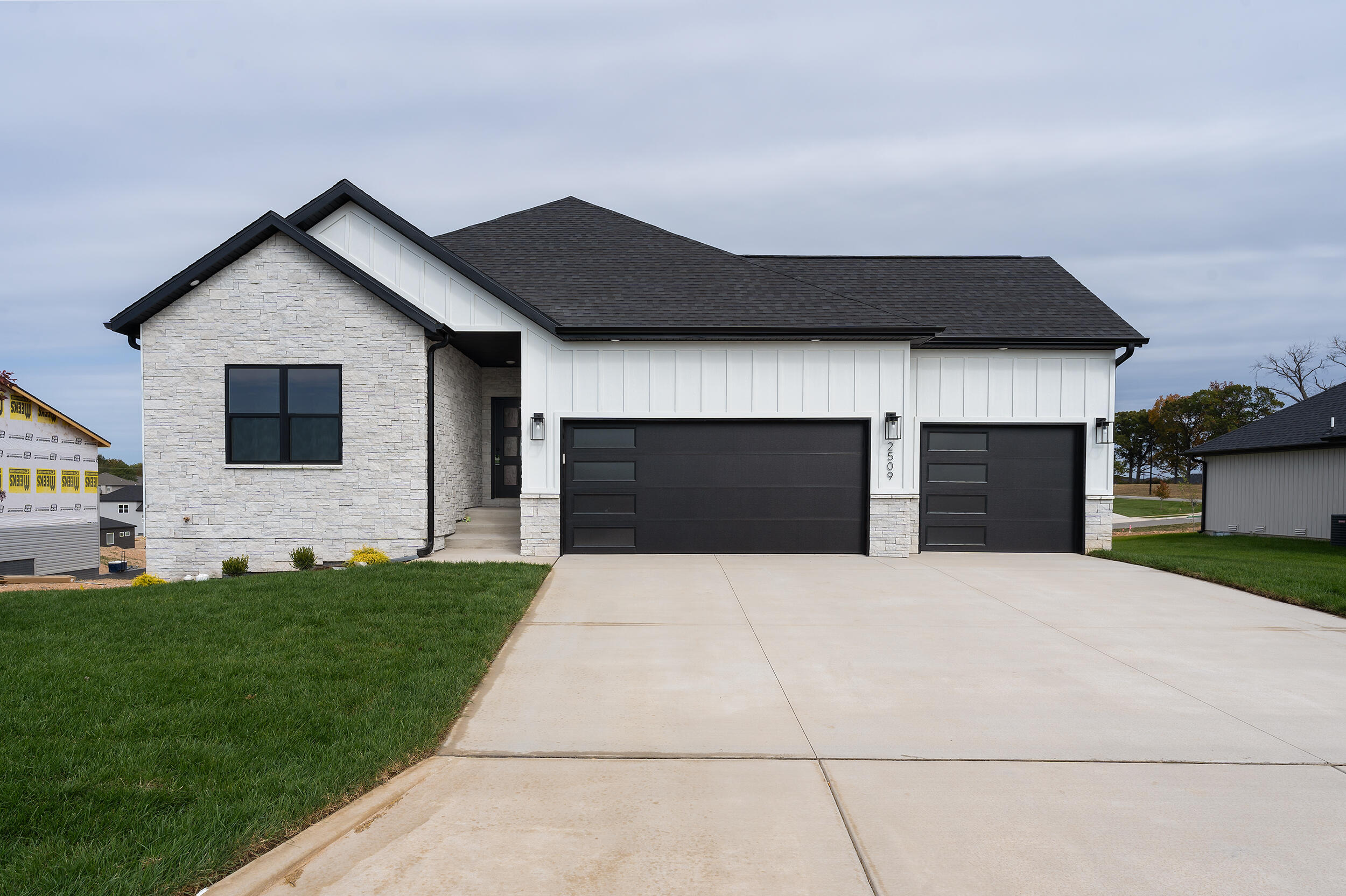 2509 West Goldfinch Drive Property Photo 1