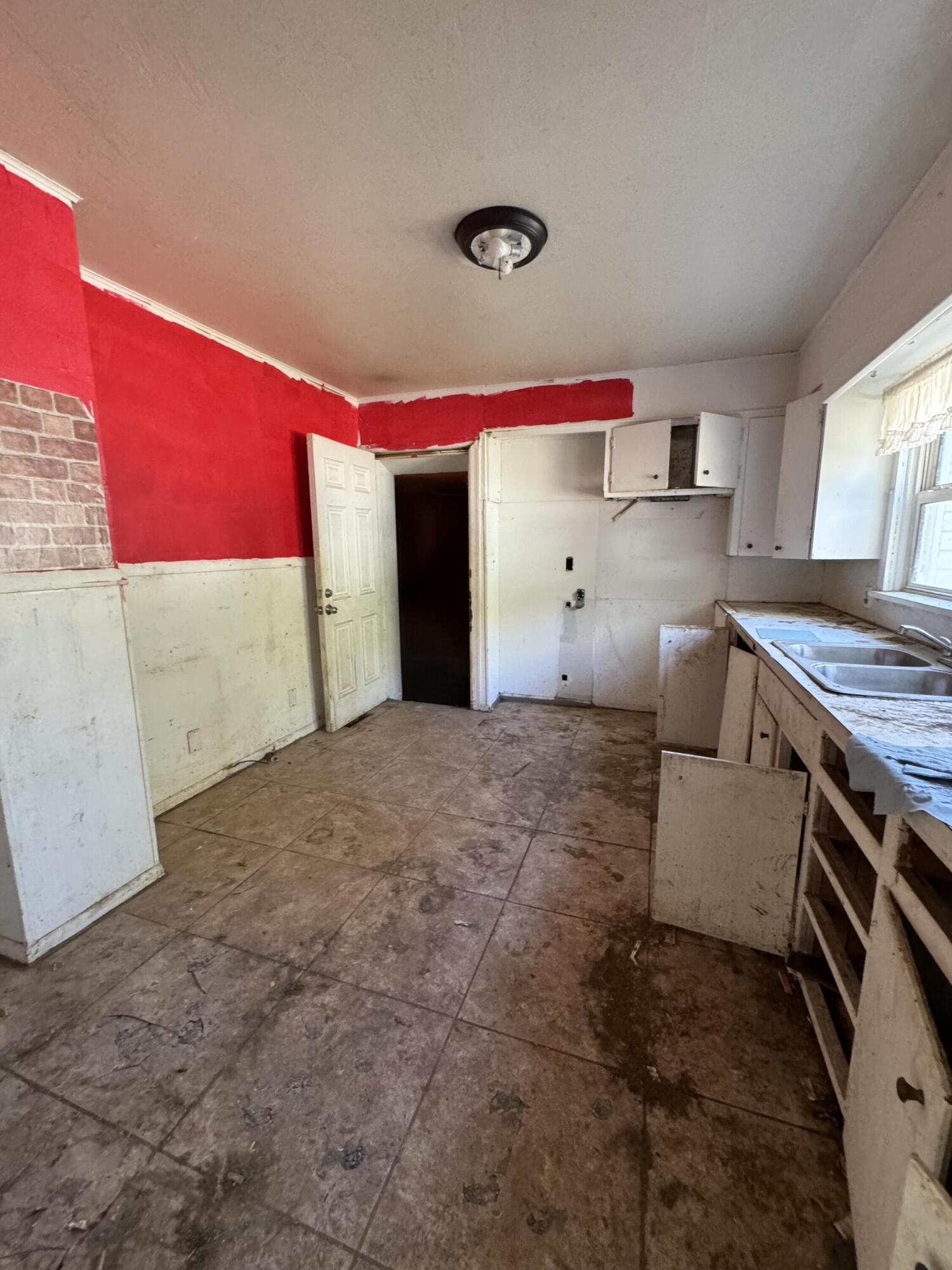 932 West Florida Street Property Photo 5