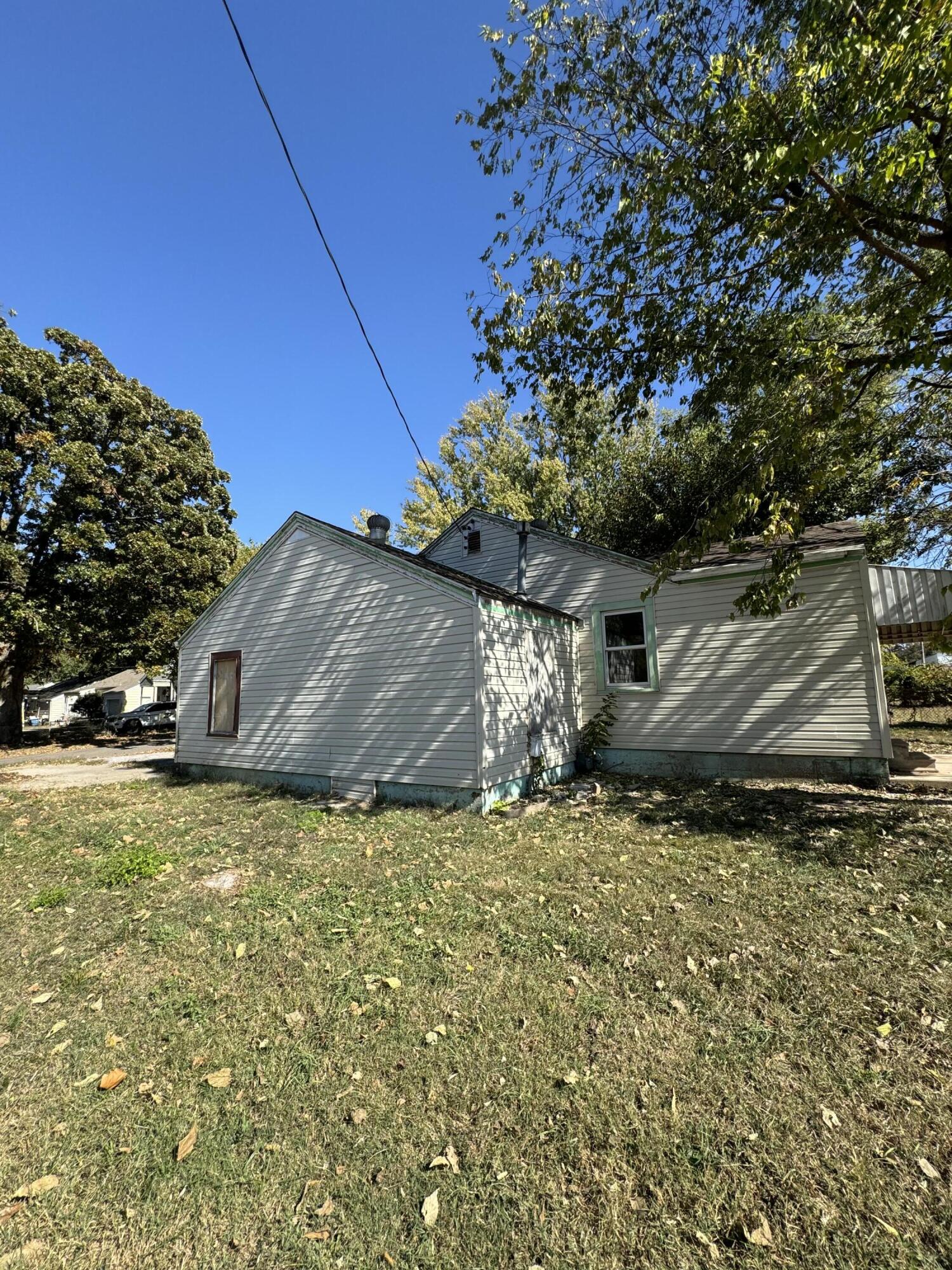 932 West Florida Street Property Photo 7