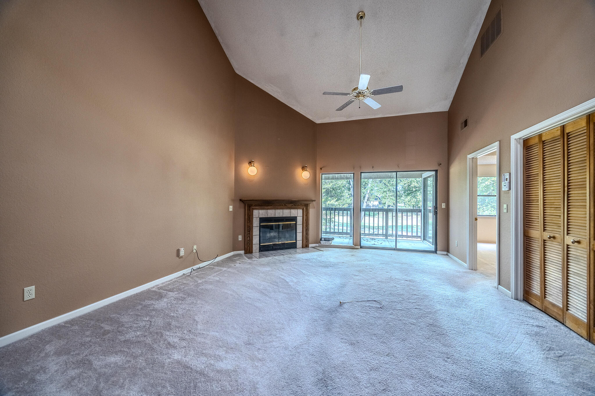305 Wimbledon Drive Property Photo 3