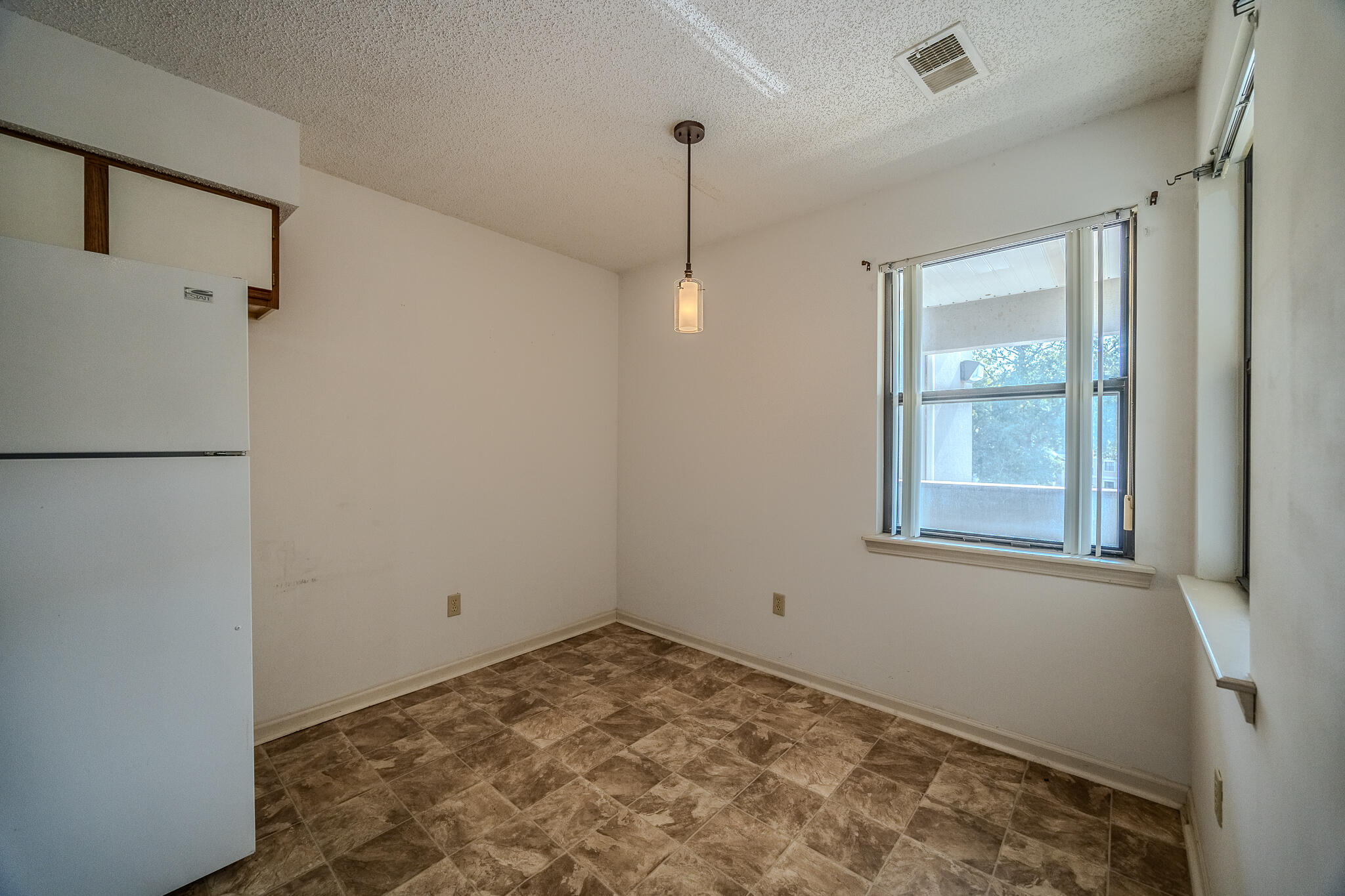 305 Wimbledon Drive Property Photo 9