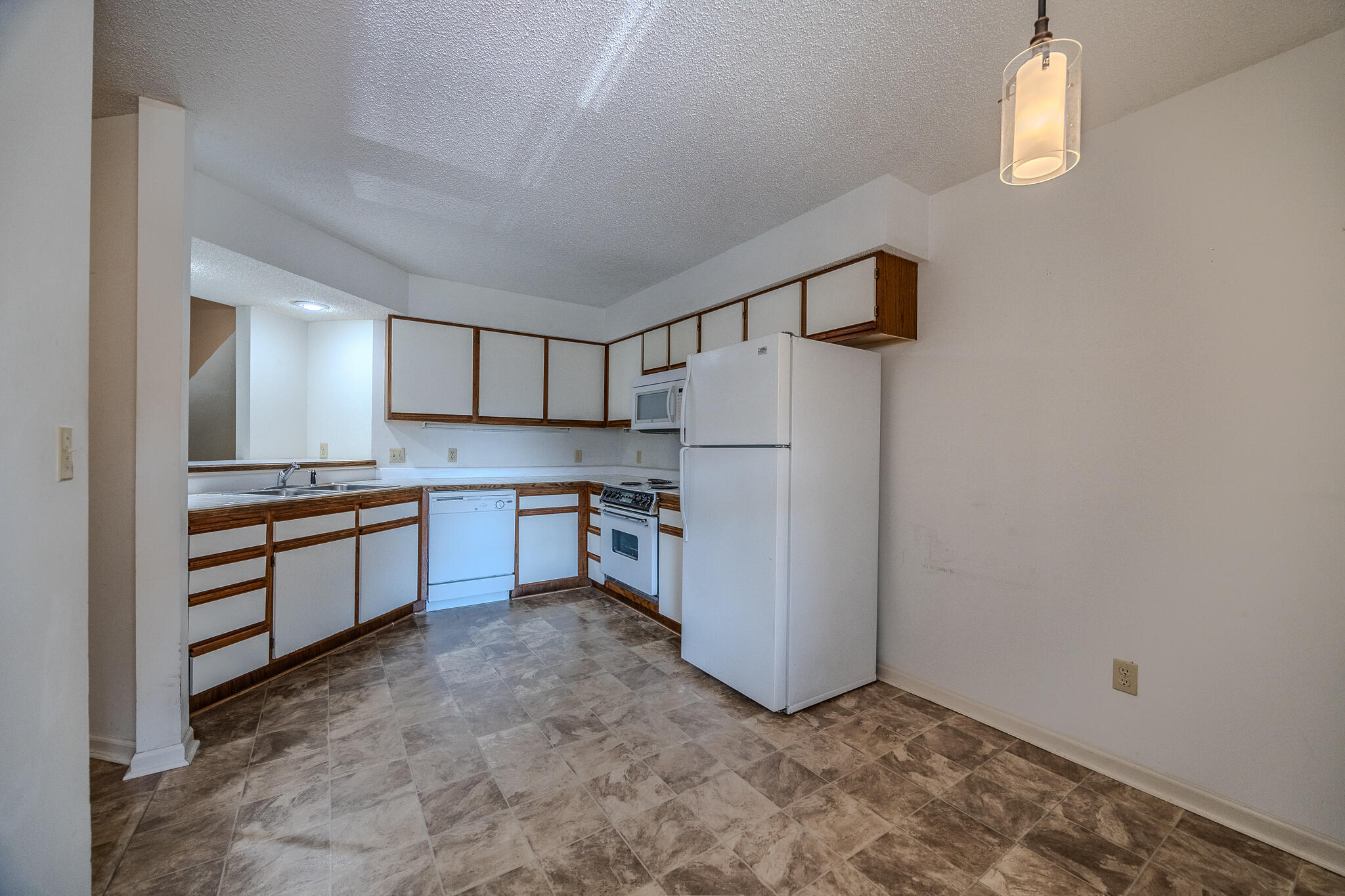 305 Wimbledon Drive Property Photo 10