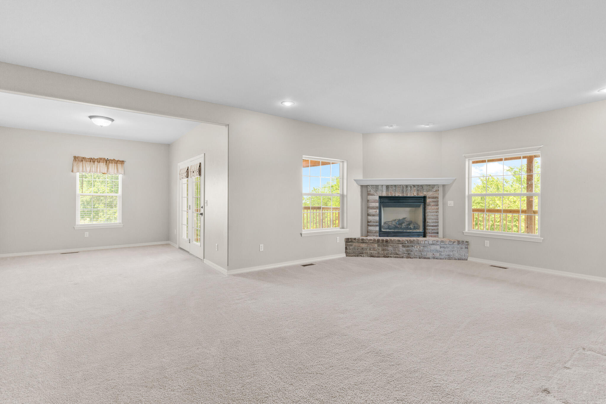 31 Howard Circle Property Photo 31