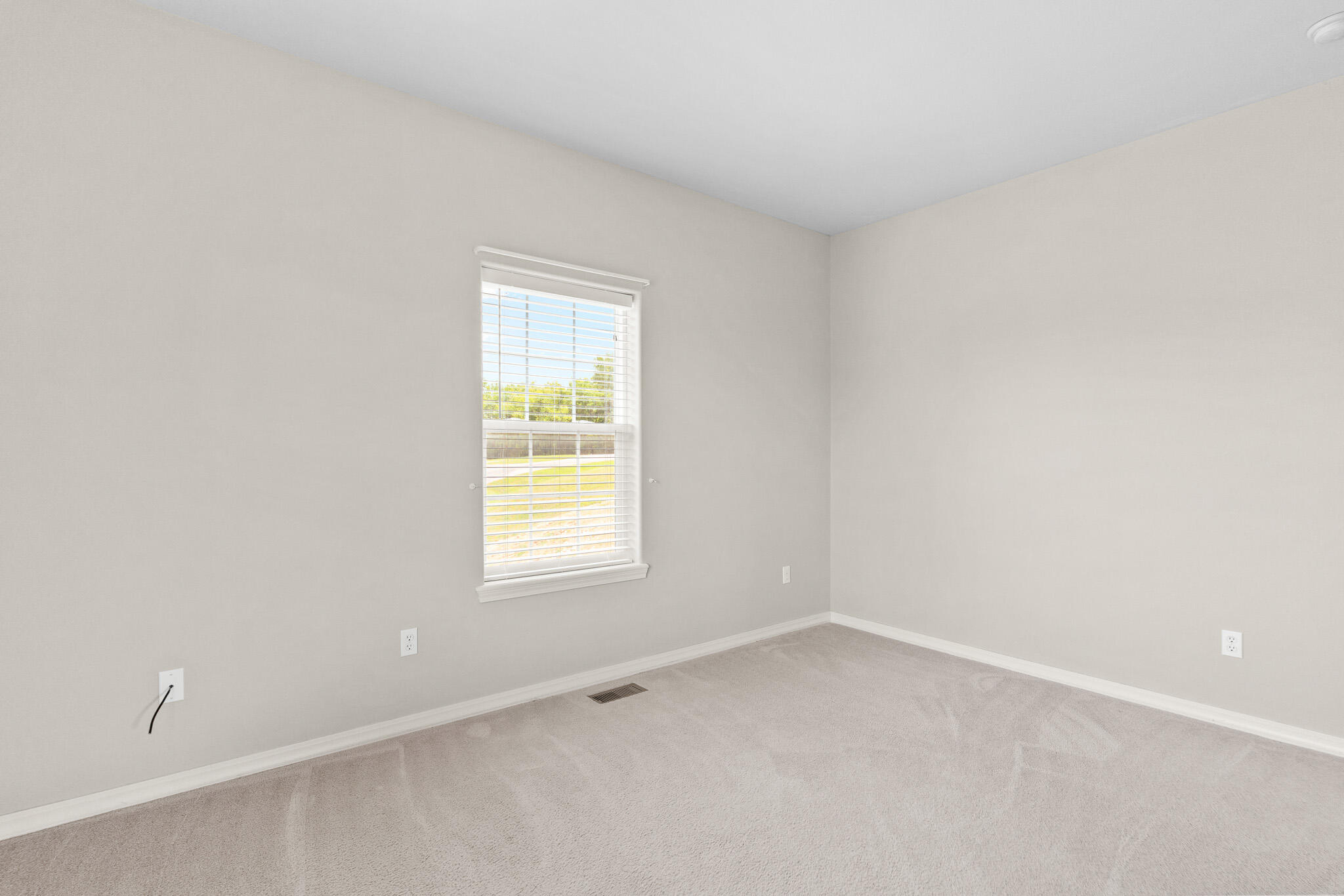 31 Howard Circle Property Photo 32