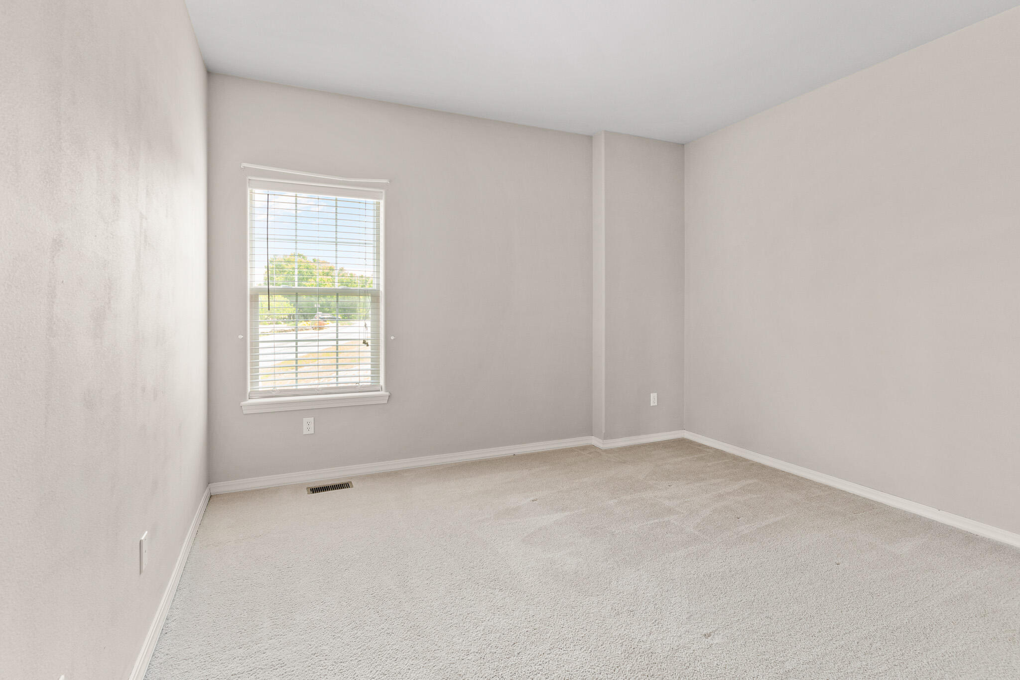 31 Howard Circle Property Photo 33