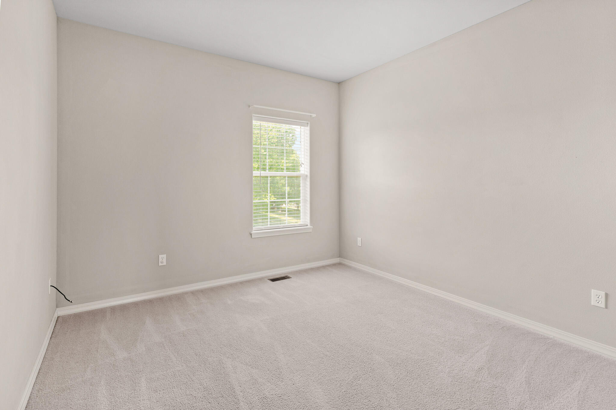 31 Howard Circle Property Photo 34