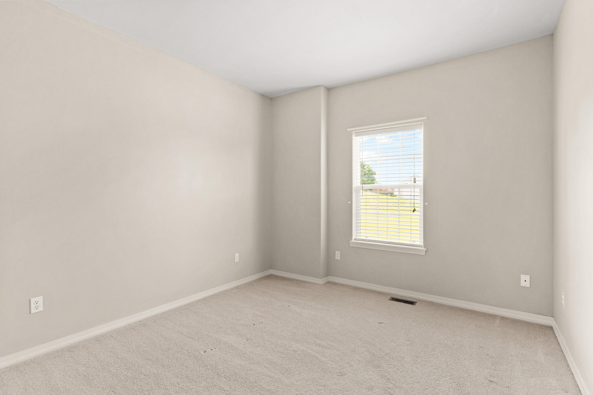 31 Howard Circle Property Photo 35