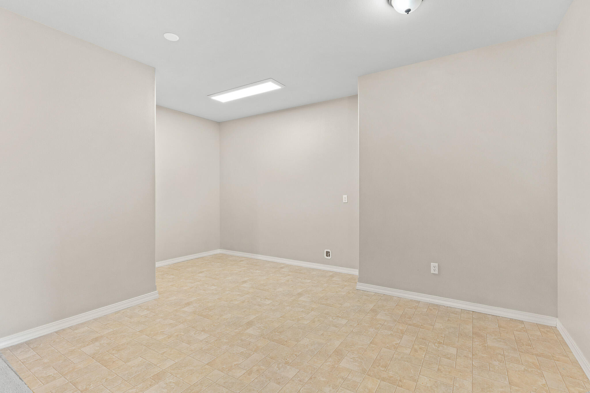 31 Howard Circle Property Photo 36