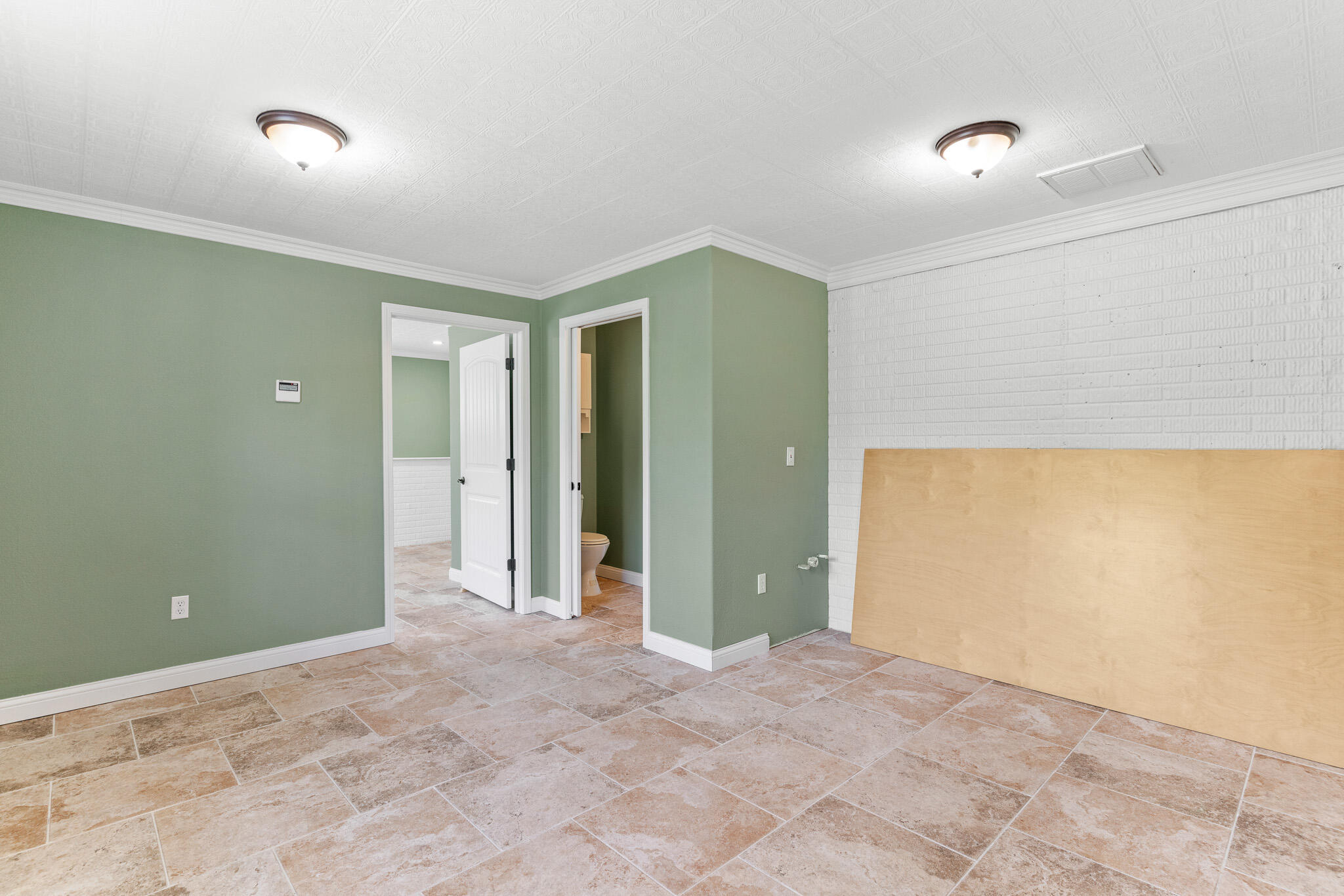 31 Howard Circle Property Photo 44