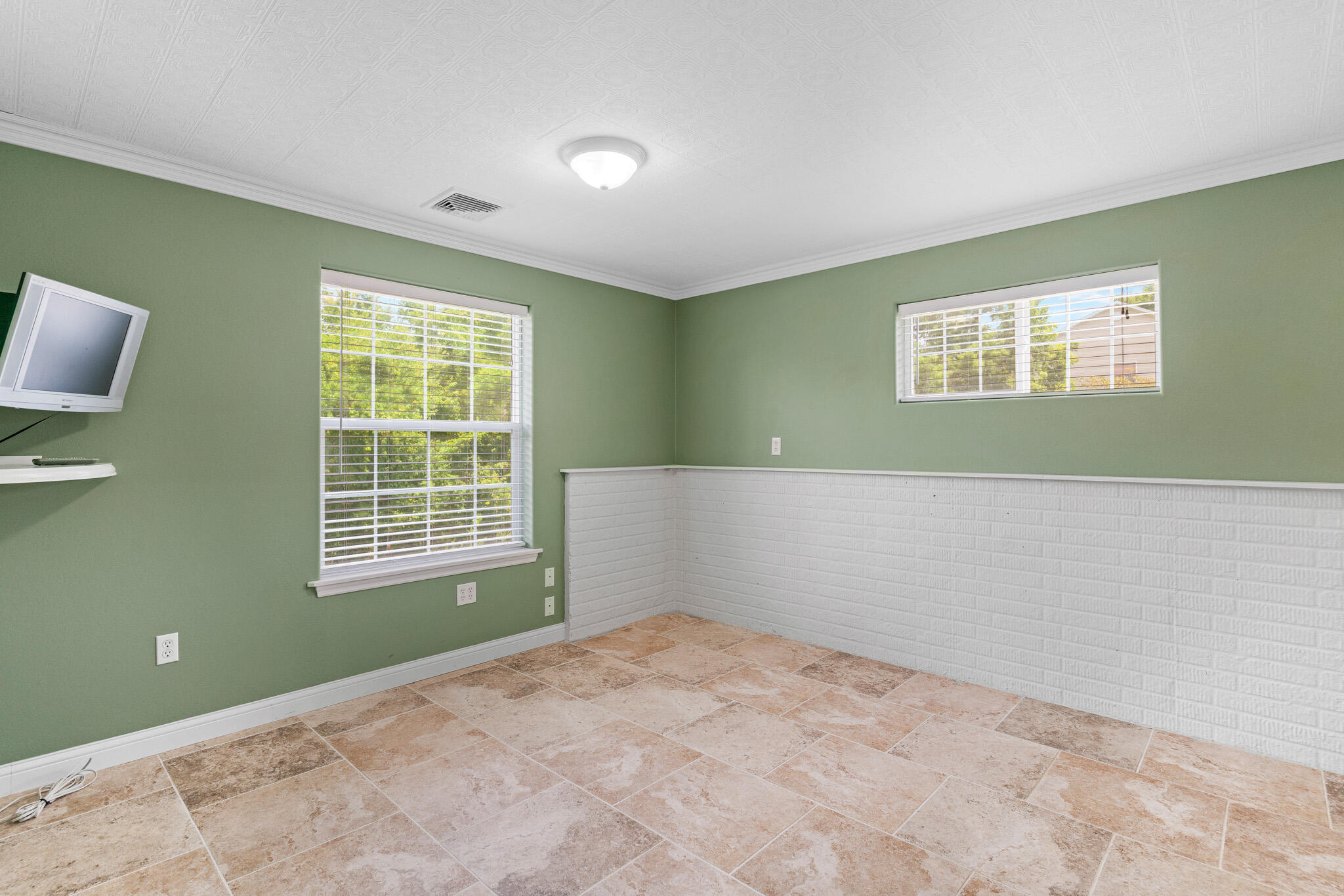 31 Howard Circle Property Photo 45