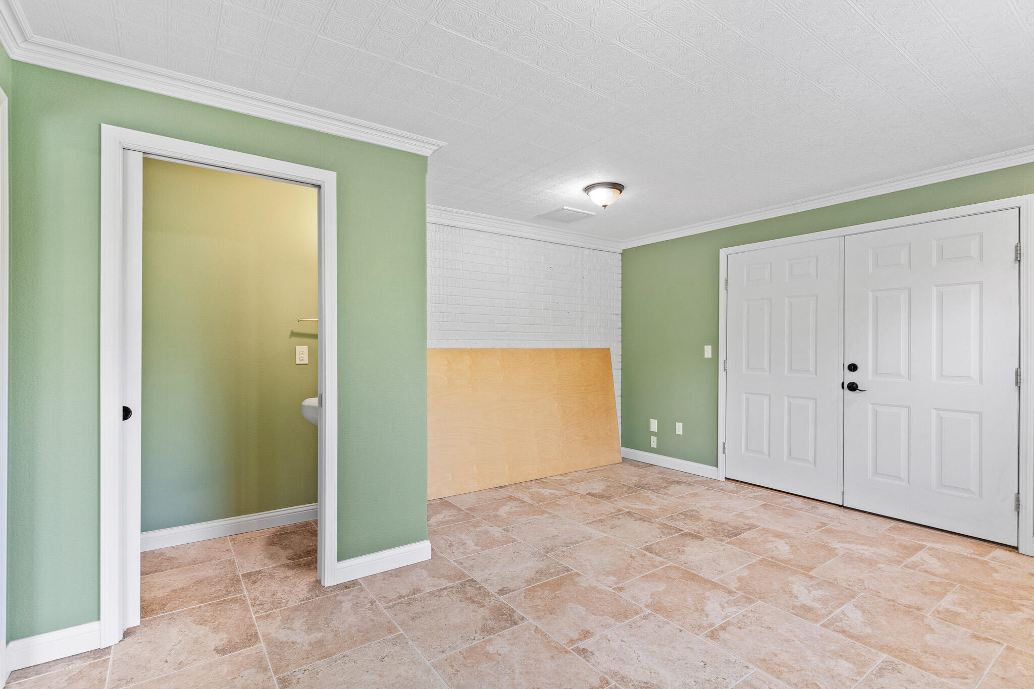31 Howard Circle Property Photo 47