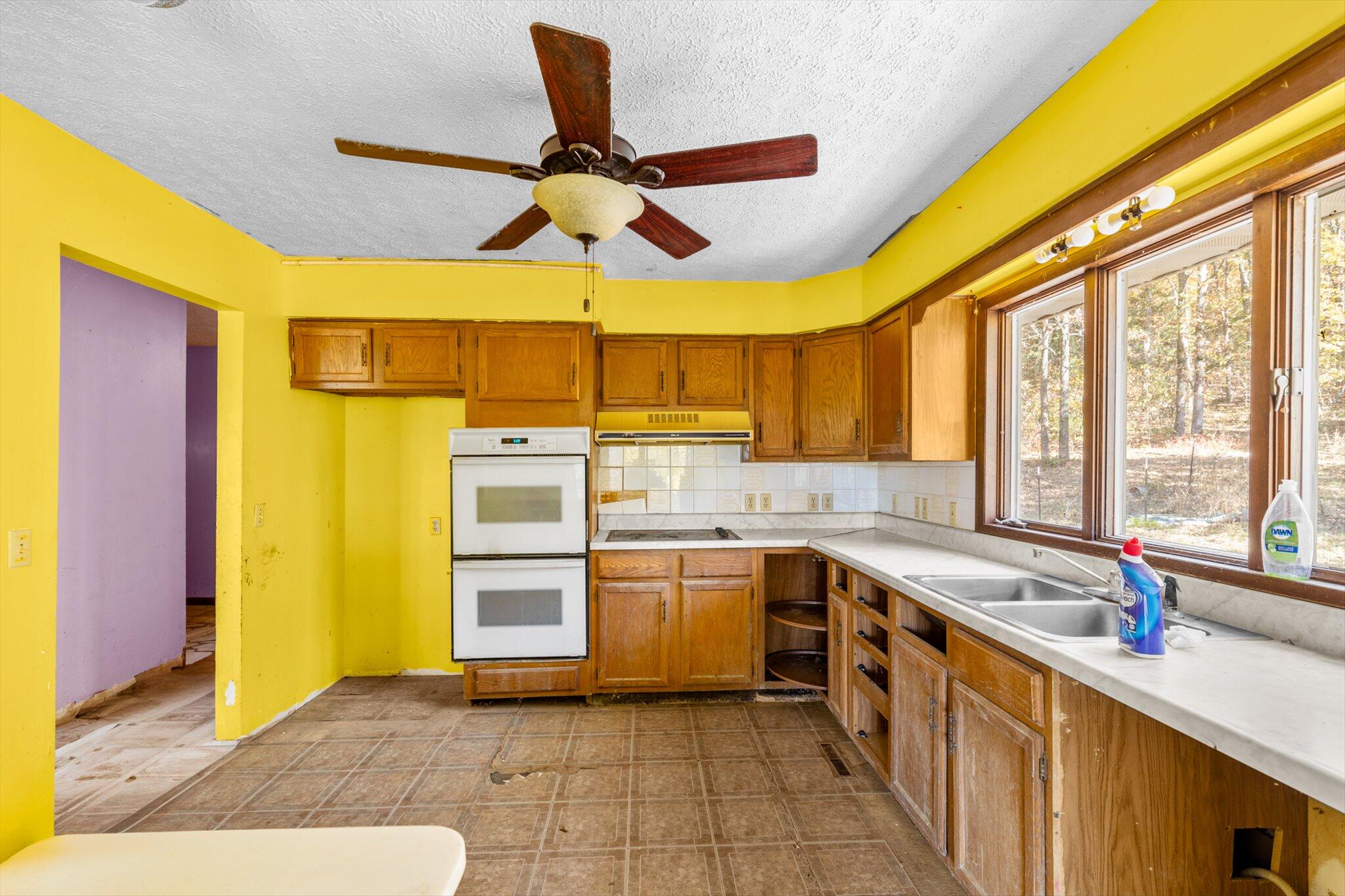 191 Honeysuckle Road Property Photo 8