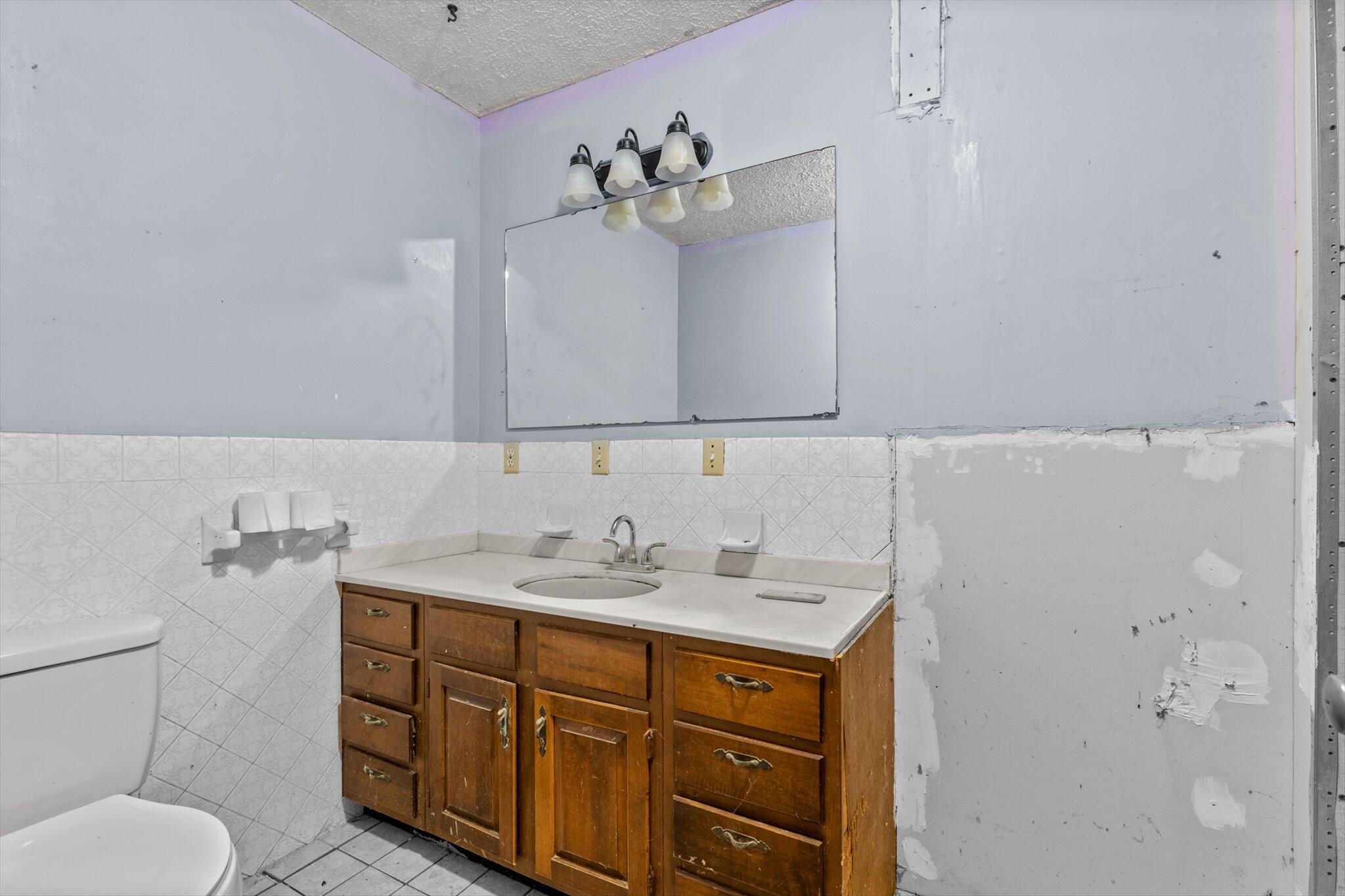 191 Honeysuckle Road Property Photo 12