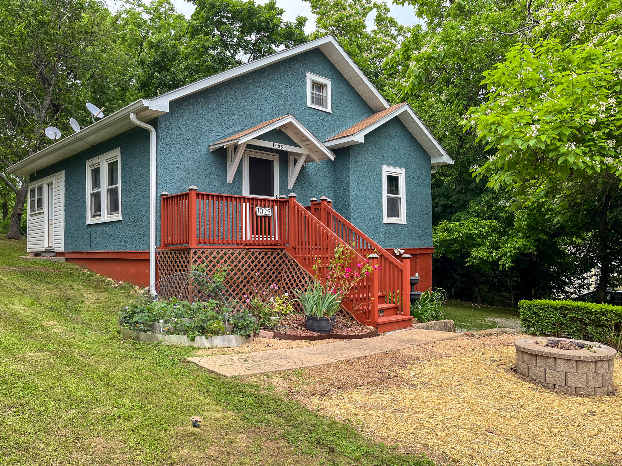 1025 Woodland Avenue Property Photo 1