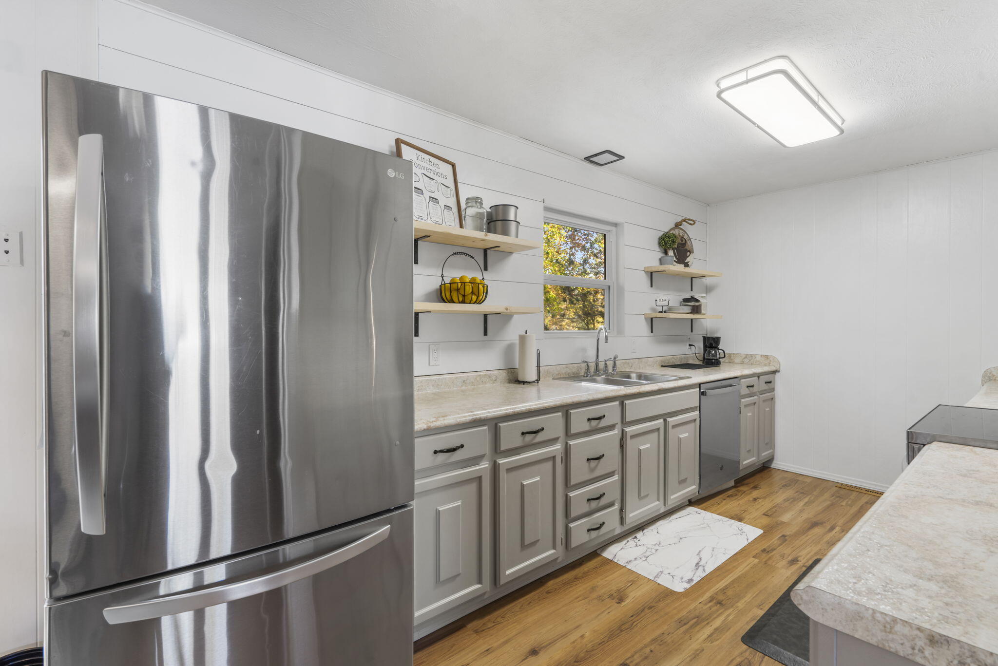 225 Elim Street Property Photo 4