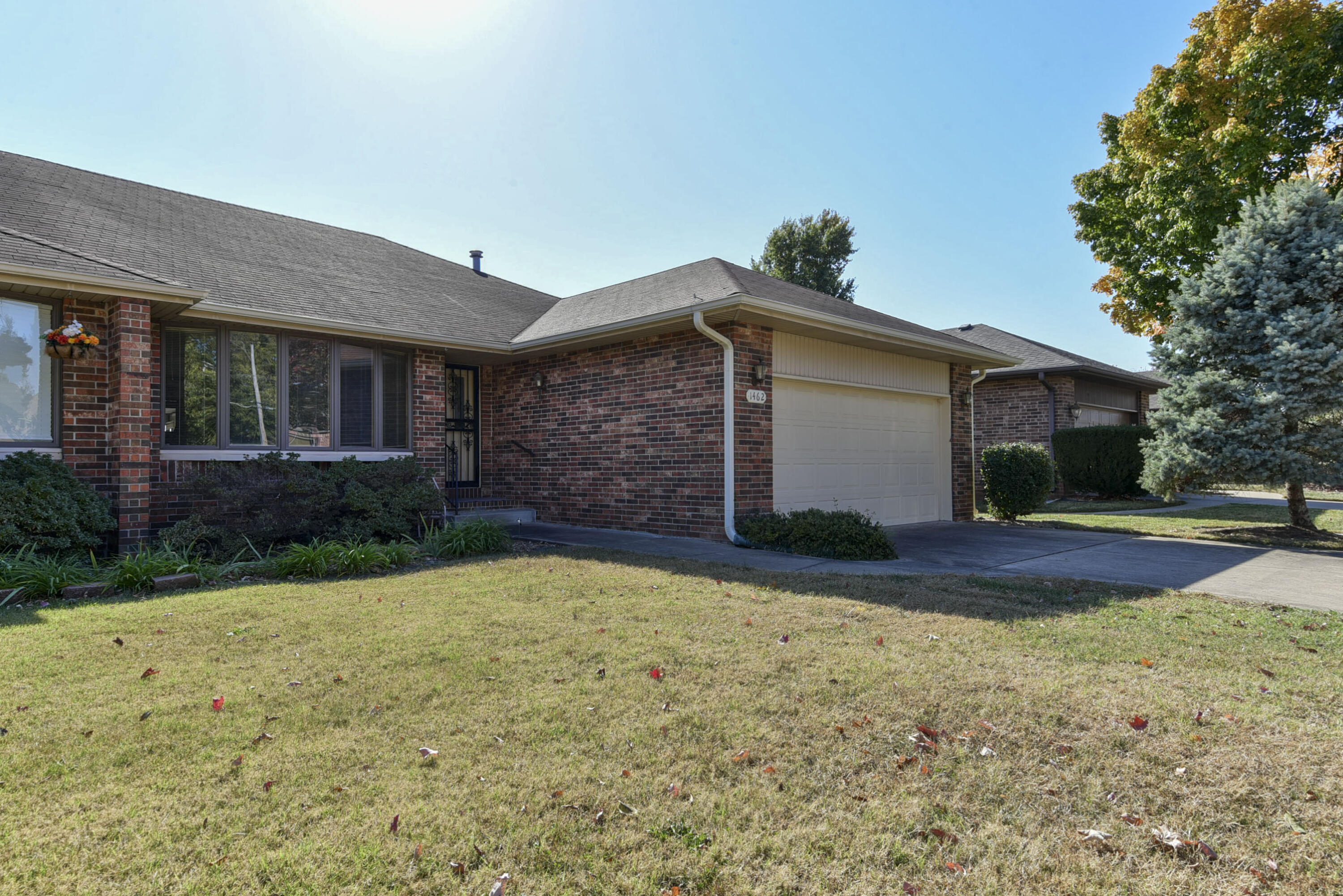 1462 East Powell Street Property Photo 1