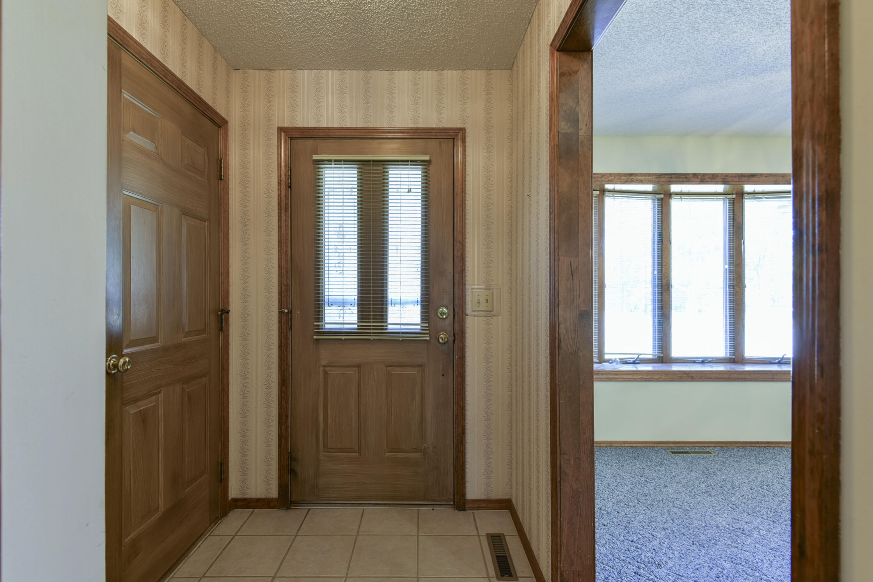 1462 East Powell Street Property Photo 3