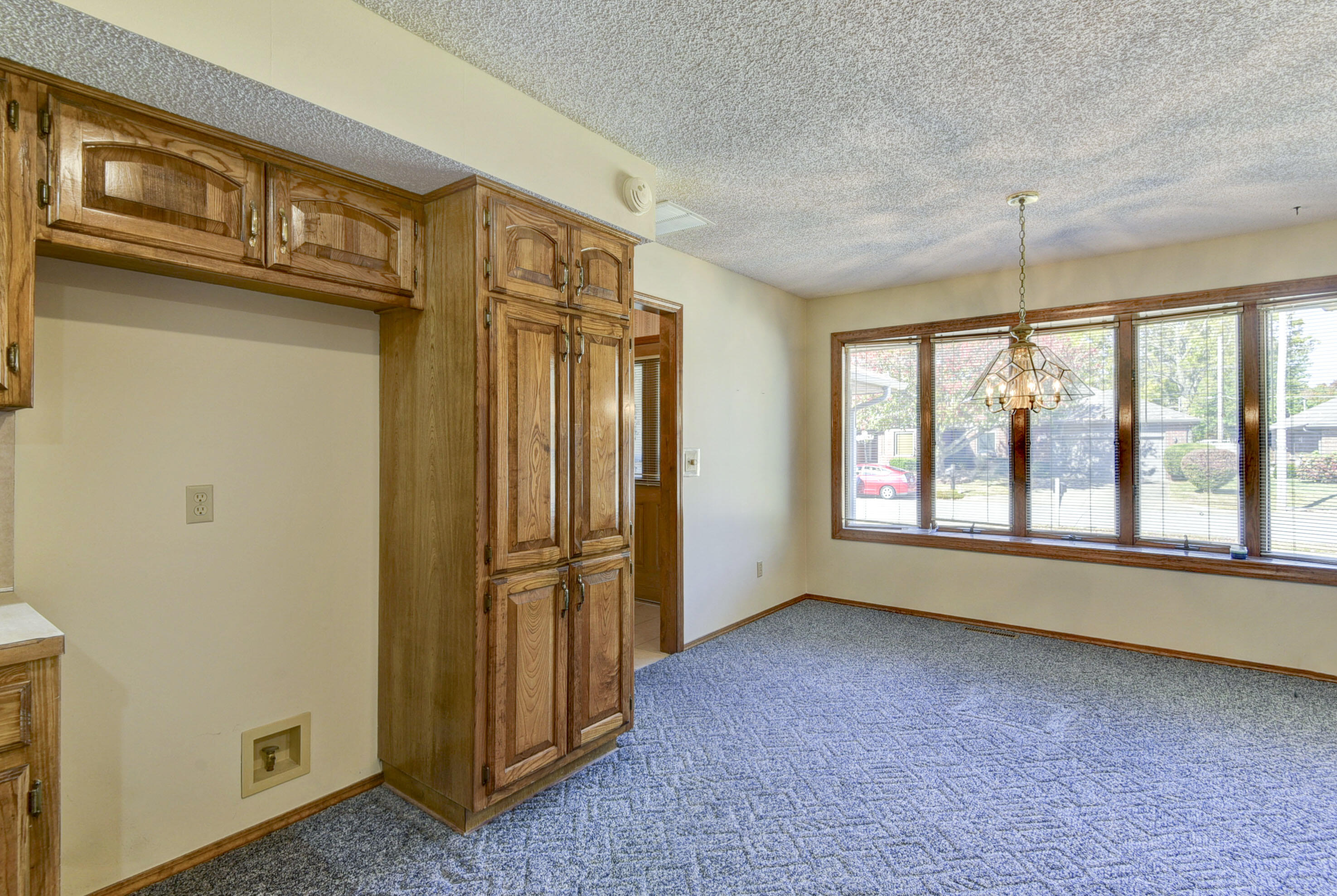 1462 East Powell Street Property Photo 6
