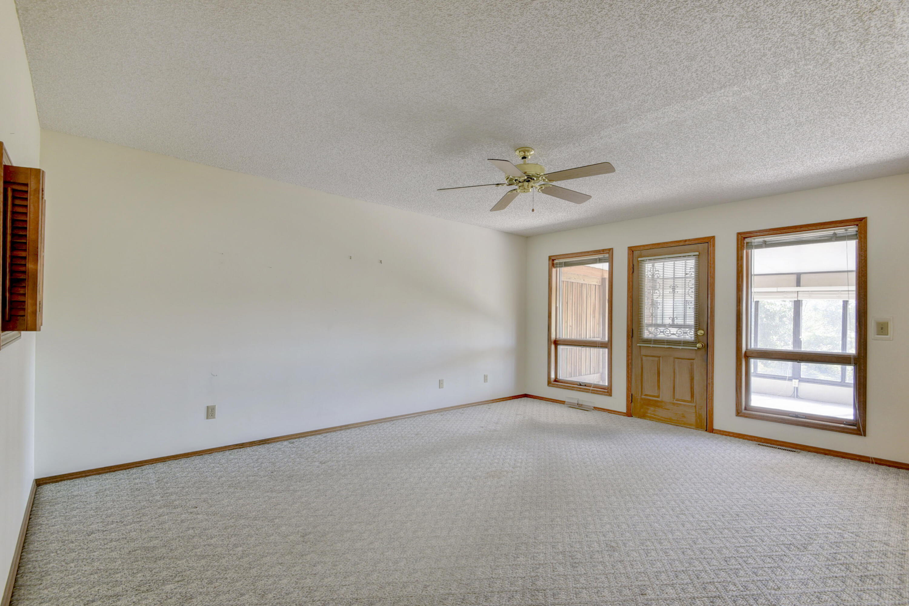 1462 East Powell Street Property Photo 8