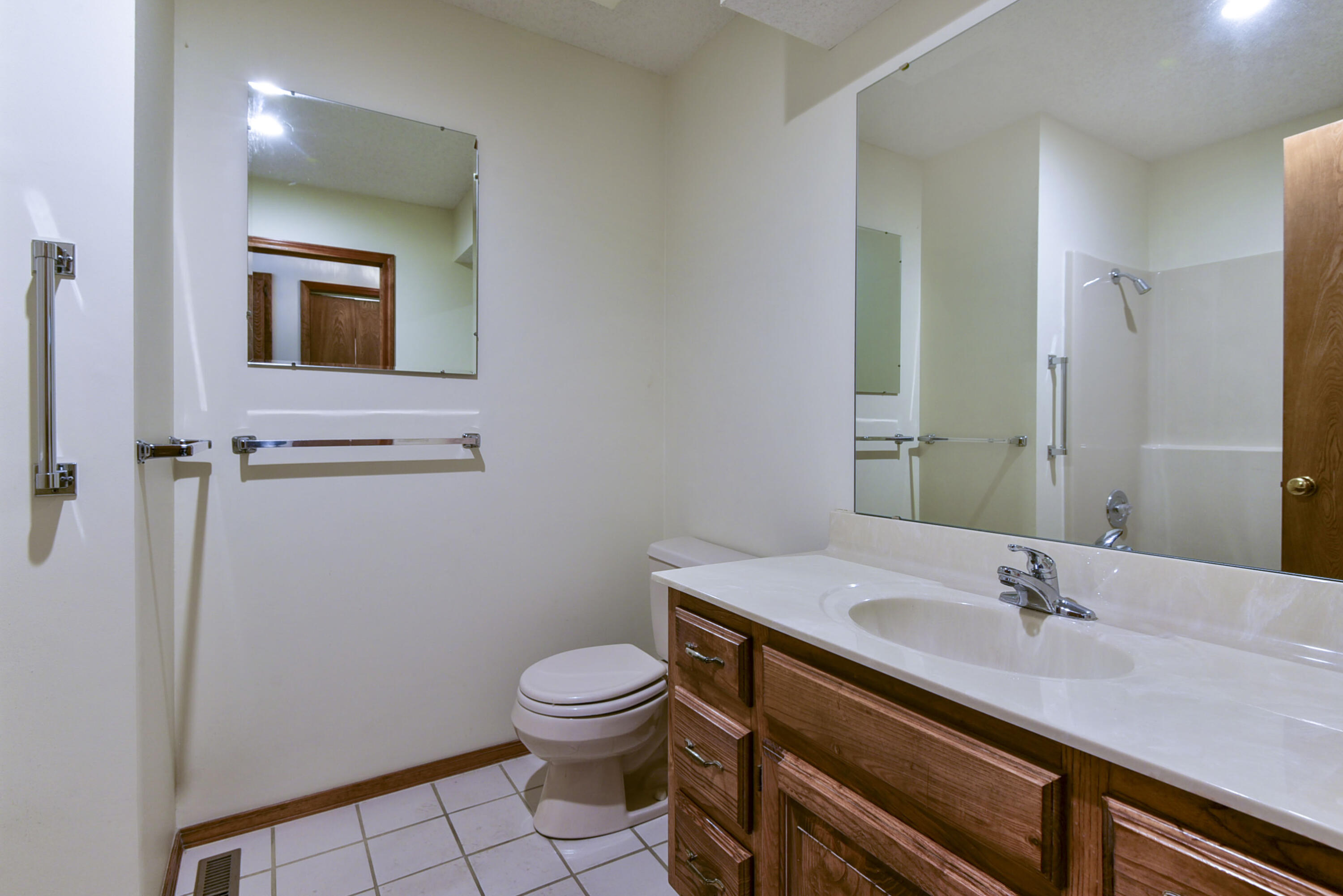 1462 East Powell Street Property Photo 15