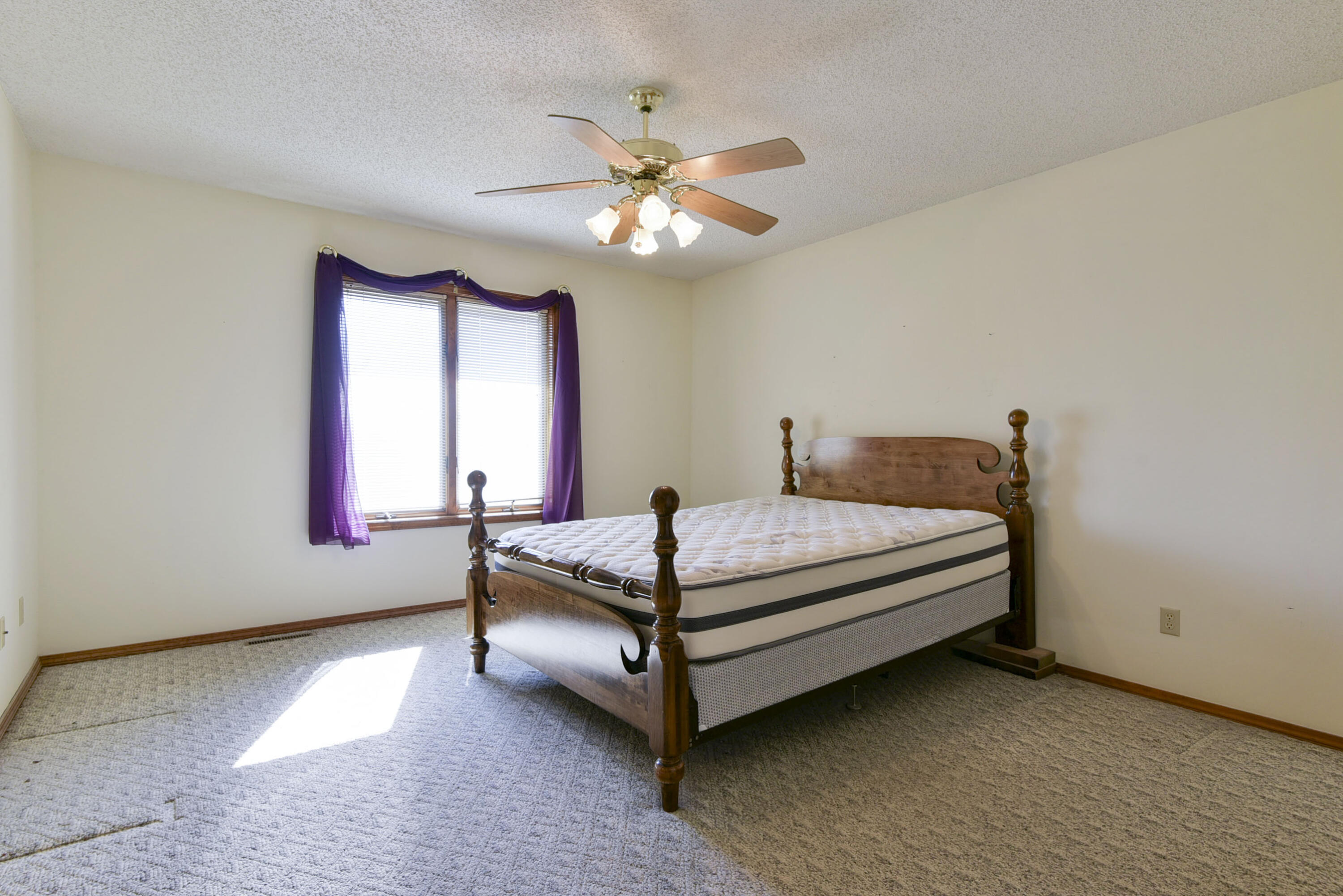 1462 East Powell Street Property Photo 19