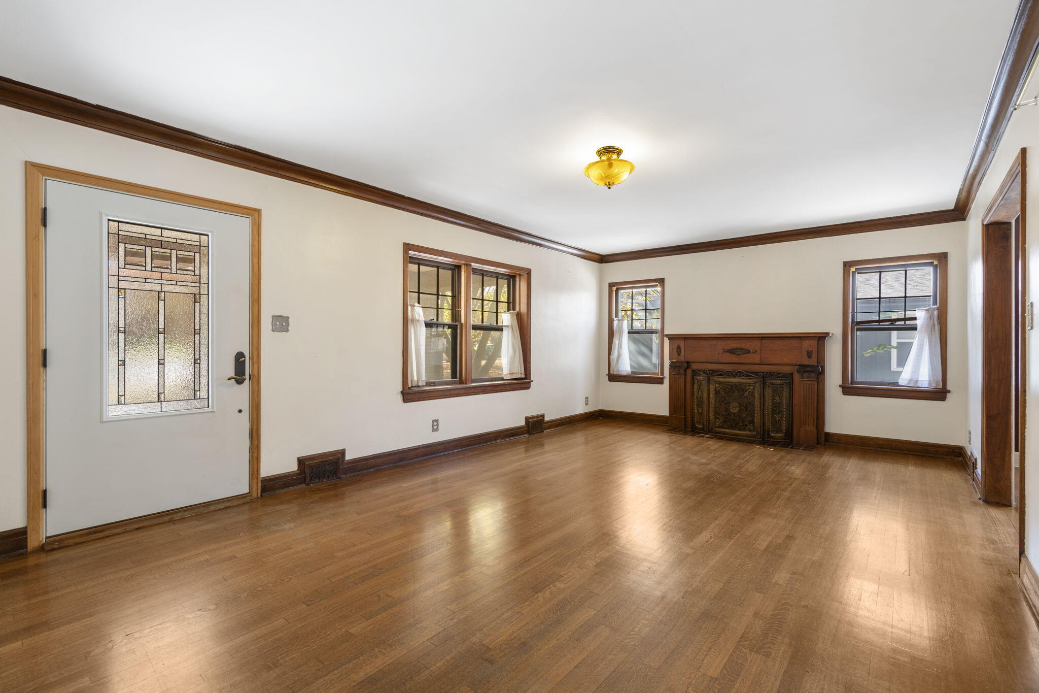 1351 East Elm Street Property Photo 4