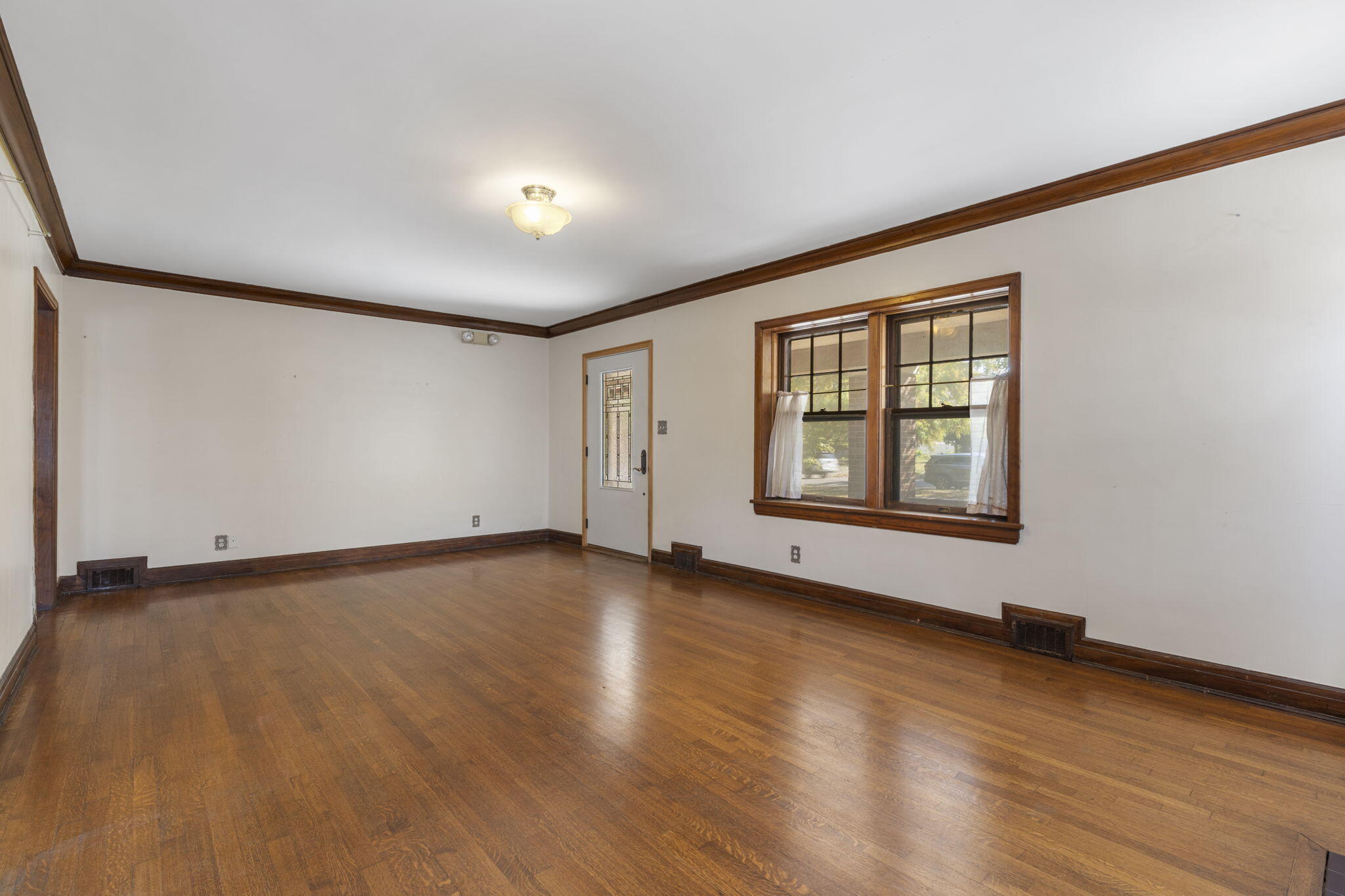 1351 East Elm Street Property Photo 5