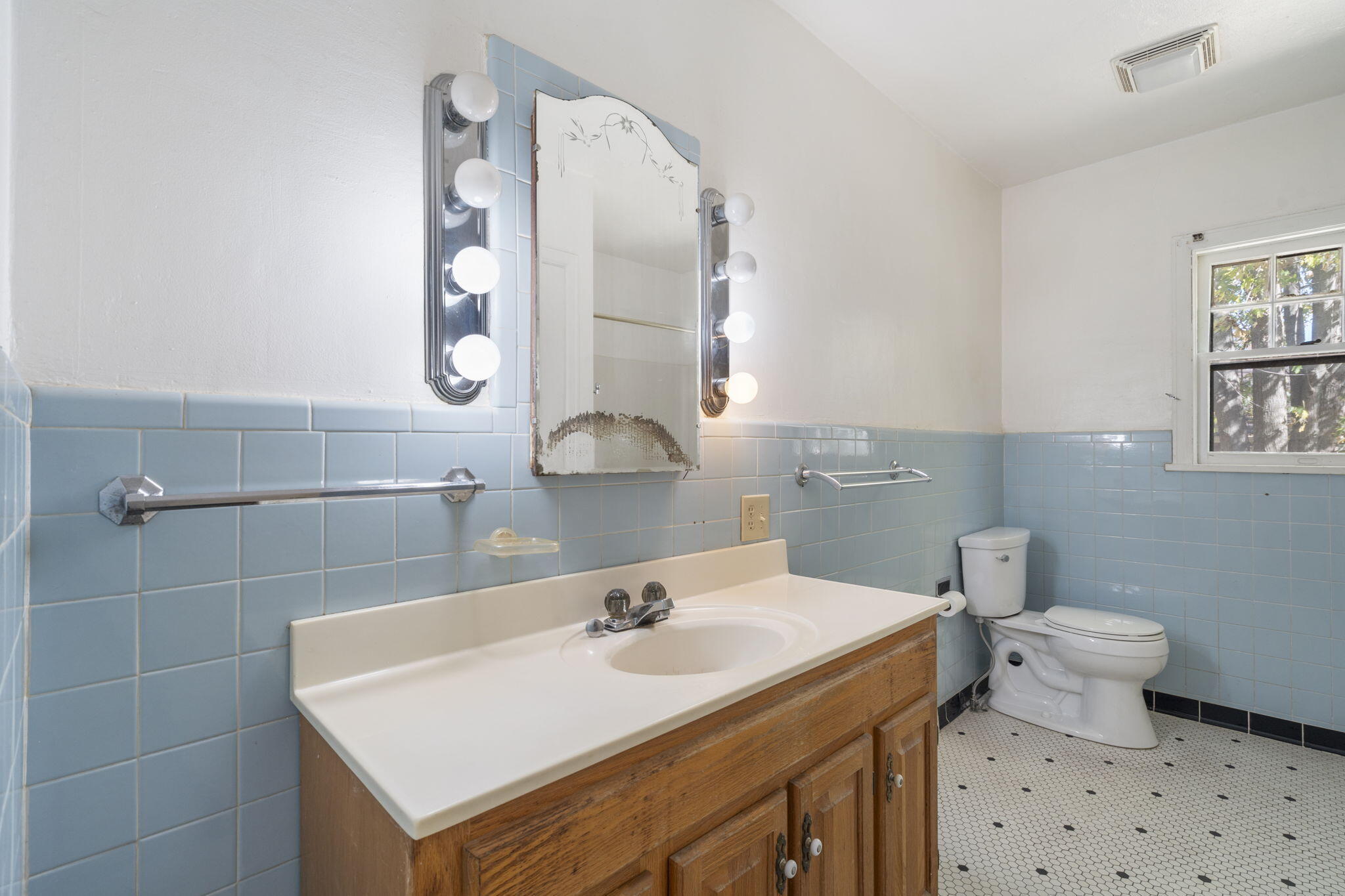 1351 East Elm Street Property Photo 18