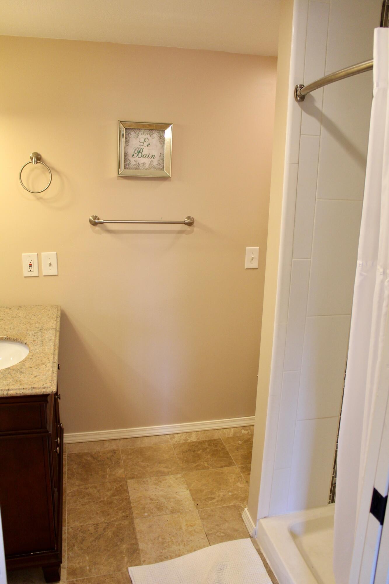 8 Golden Drive Property Photo 15