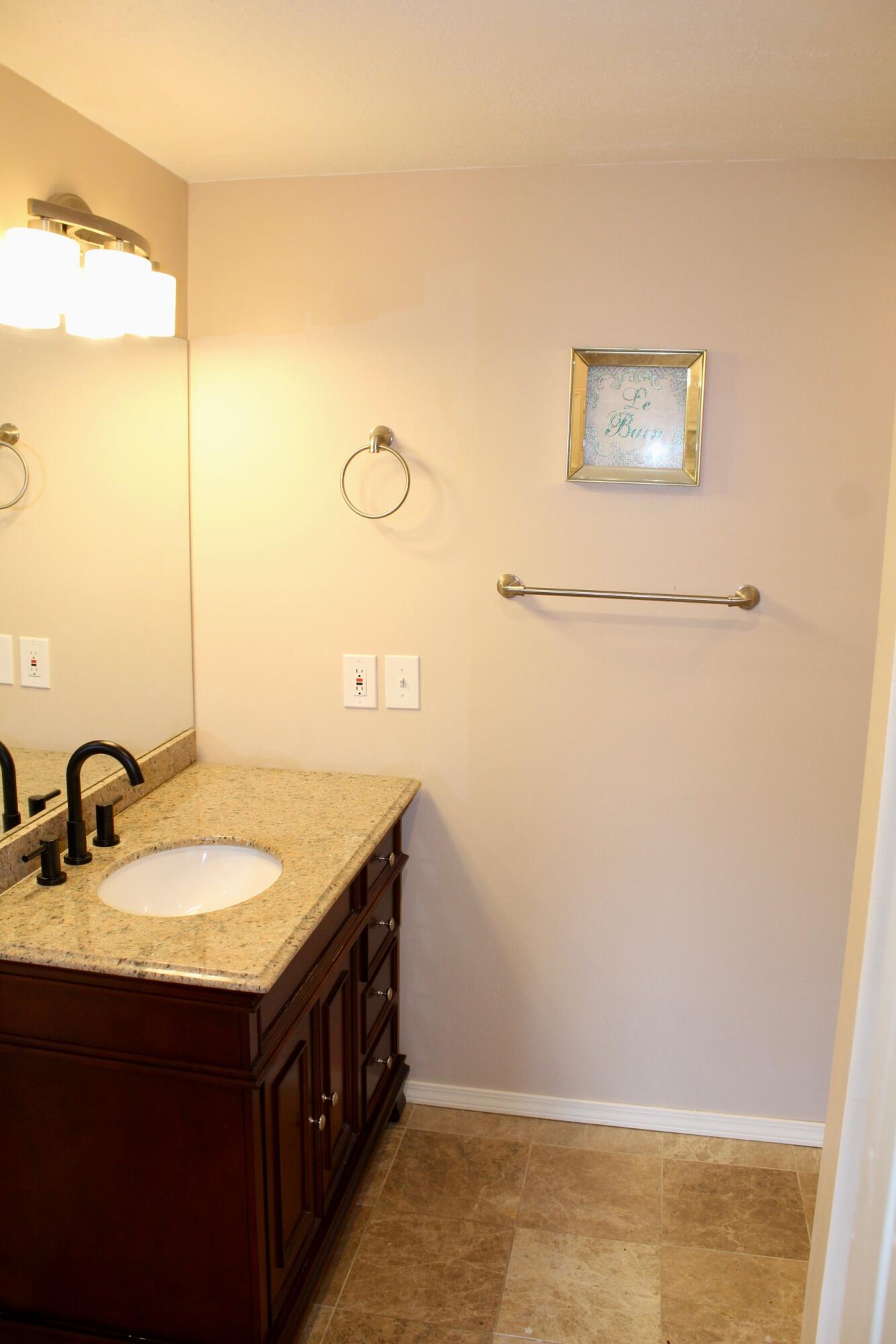 8 Golden Drive Property Photo 17