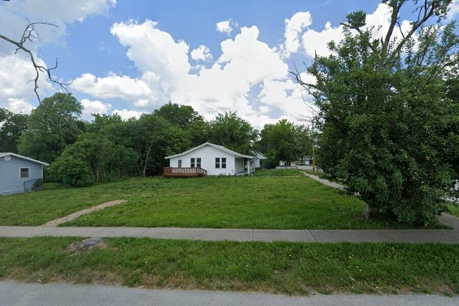 305 West Main Street Property Photo 1