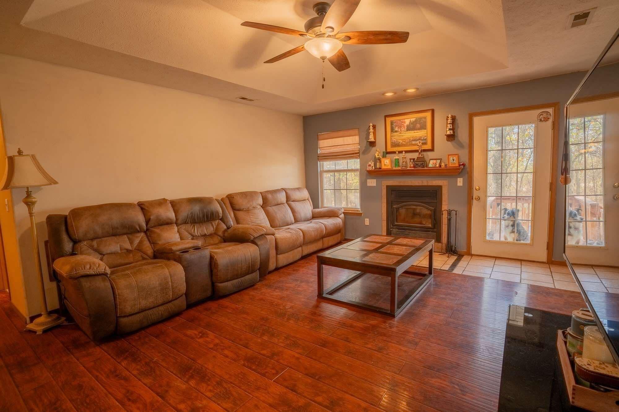 22239 Lawrence 1100 Property Photo 5