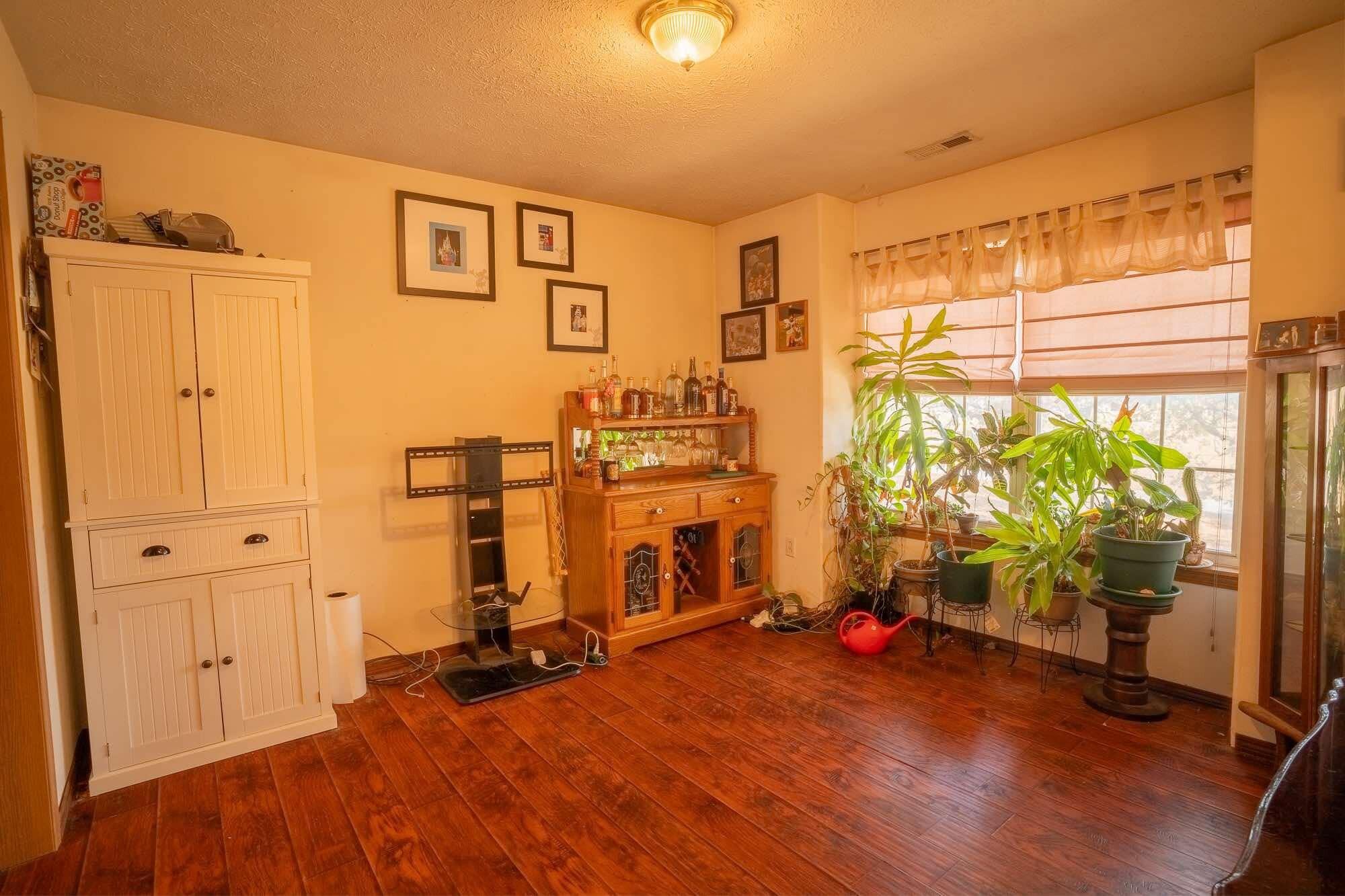 22239 Lawrence 1100 Property Photo 8