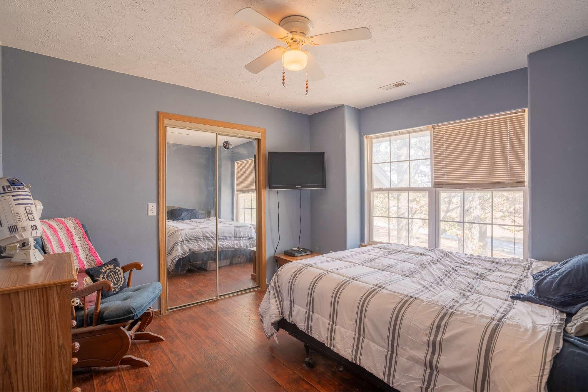 22239 Lawrence 1100 Property Photo 21