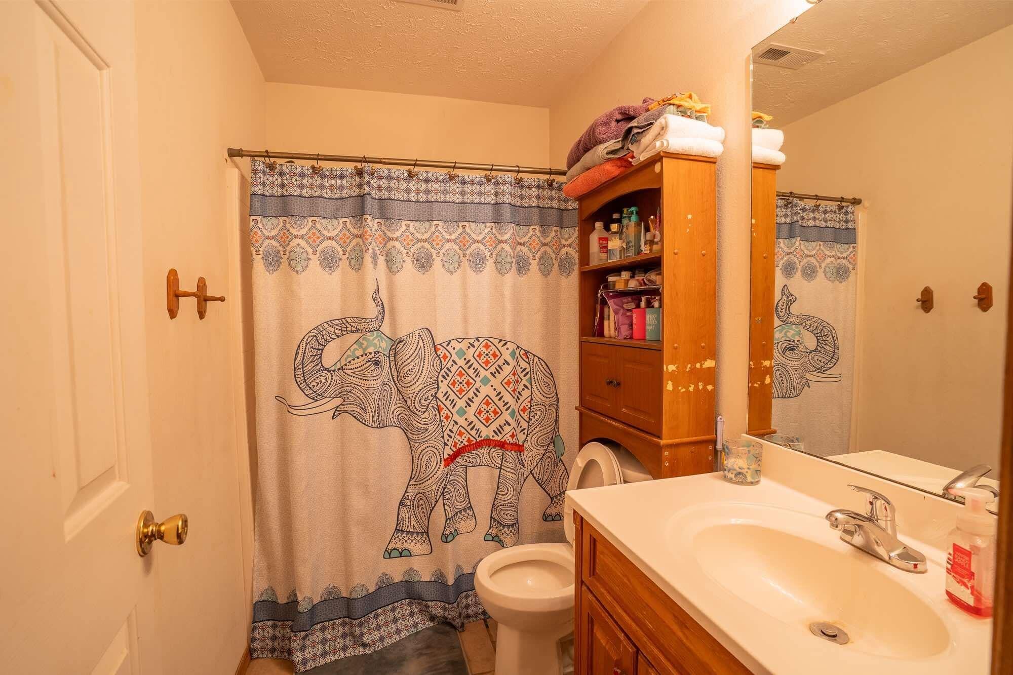 22239 Lawrence 1100 Property Photo 24