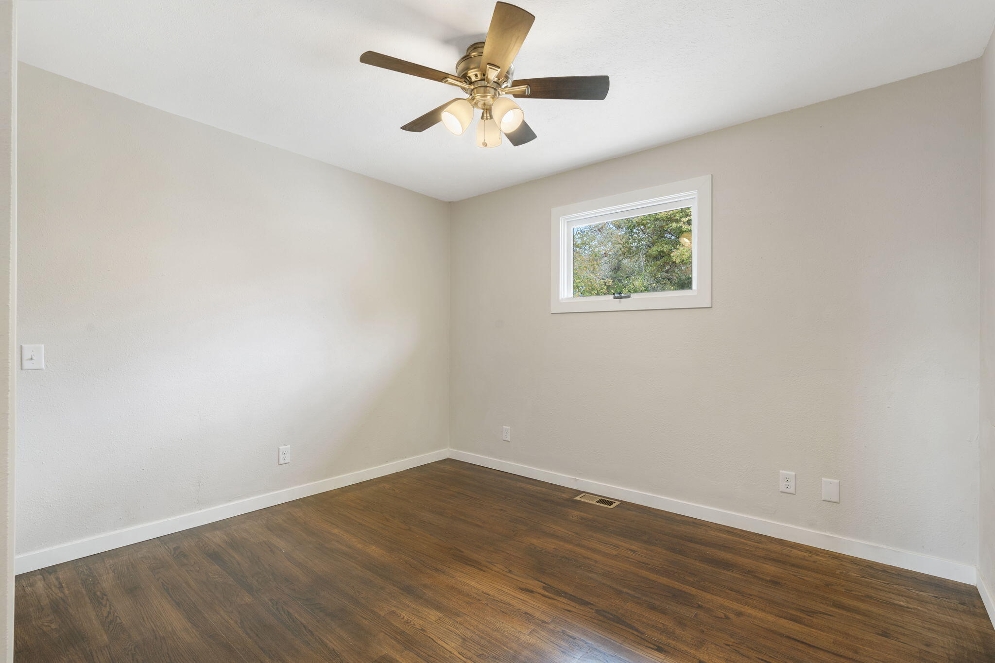 504 West Hensley Street Property Photo 14