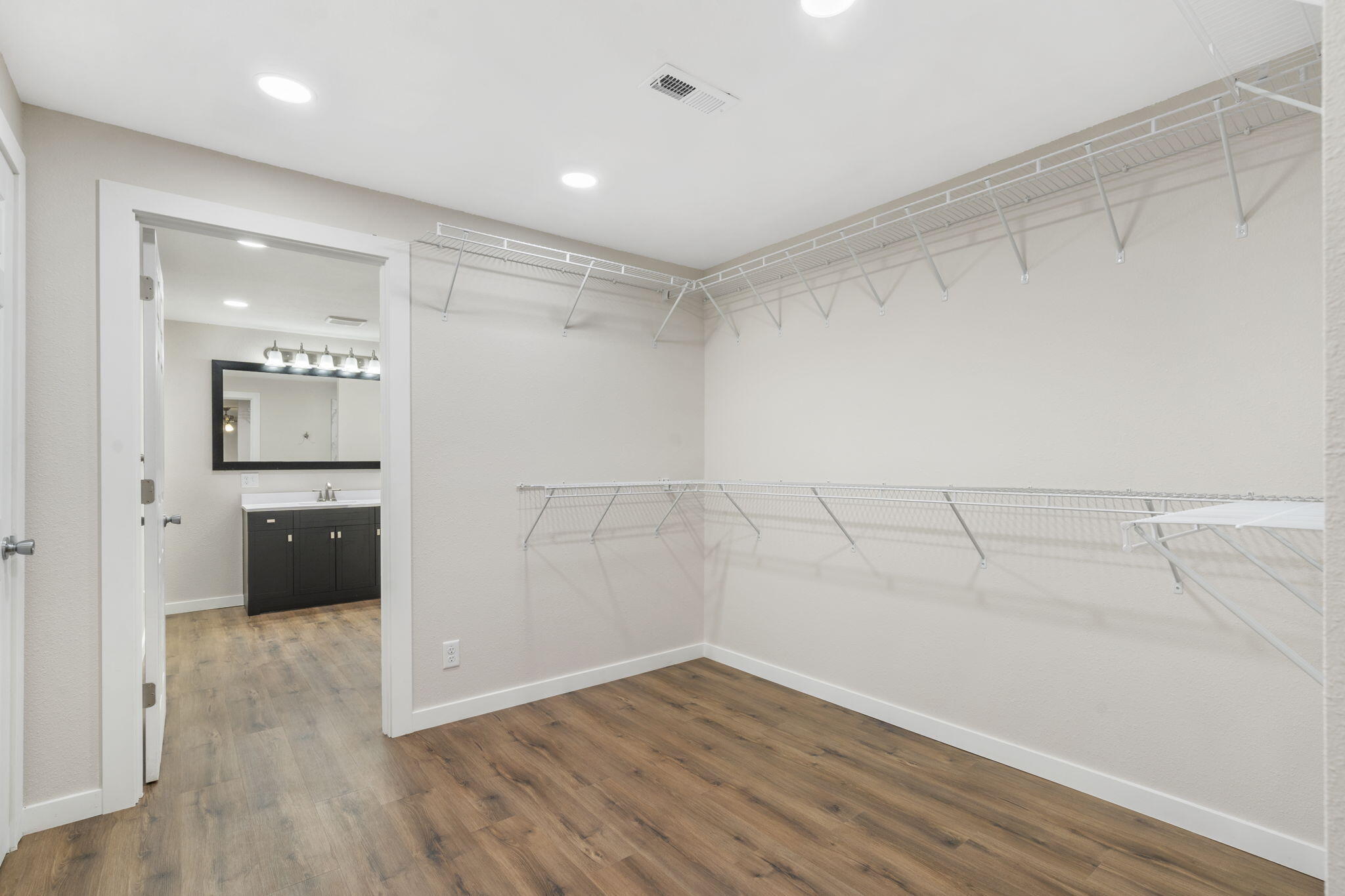 504 West Hensley Street Property Photo 20