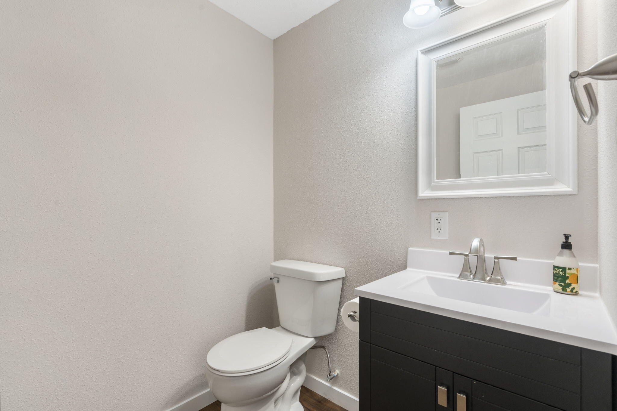 504 West Hensley Street Property Photo 22