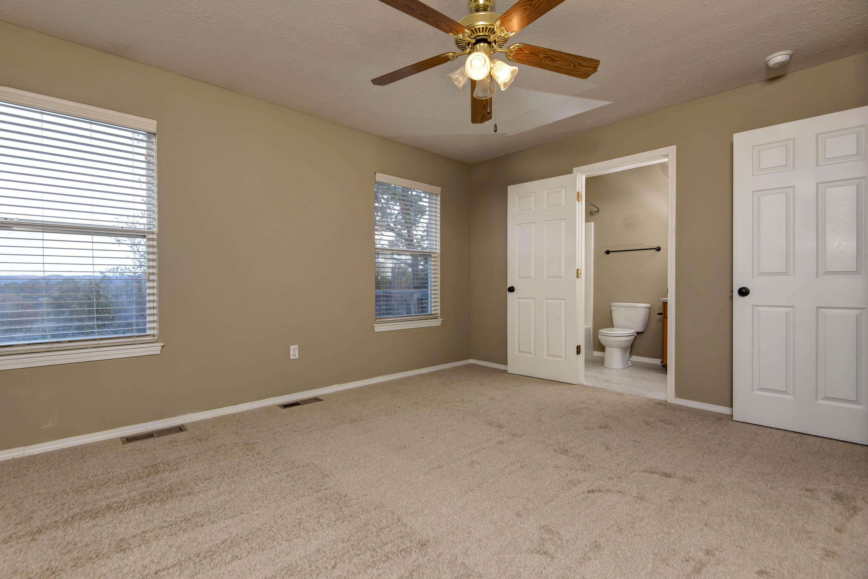 81 Clear Cove Drive Property Photo 19