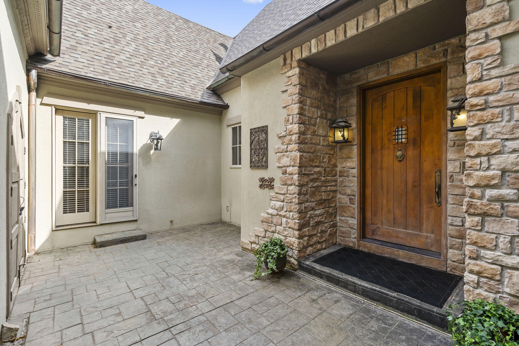 6348 South Creeksedge Court Property Photo 5