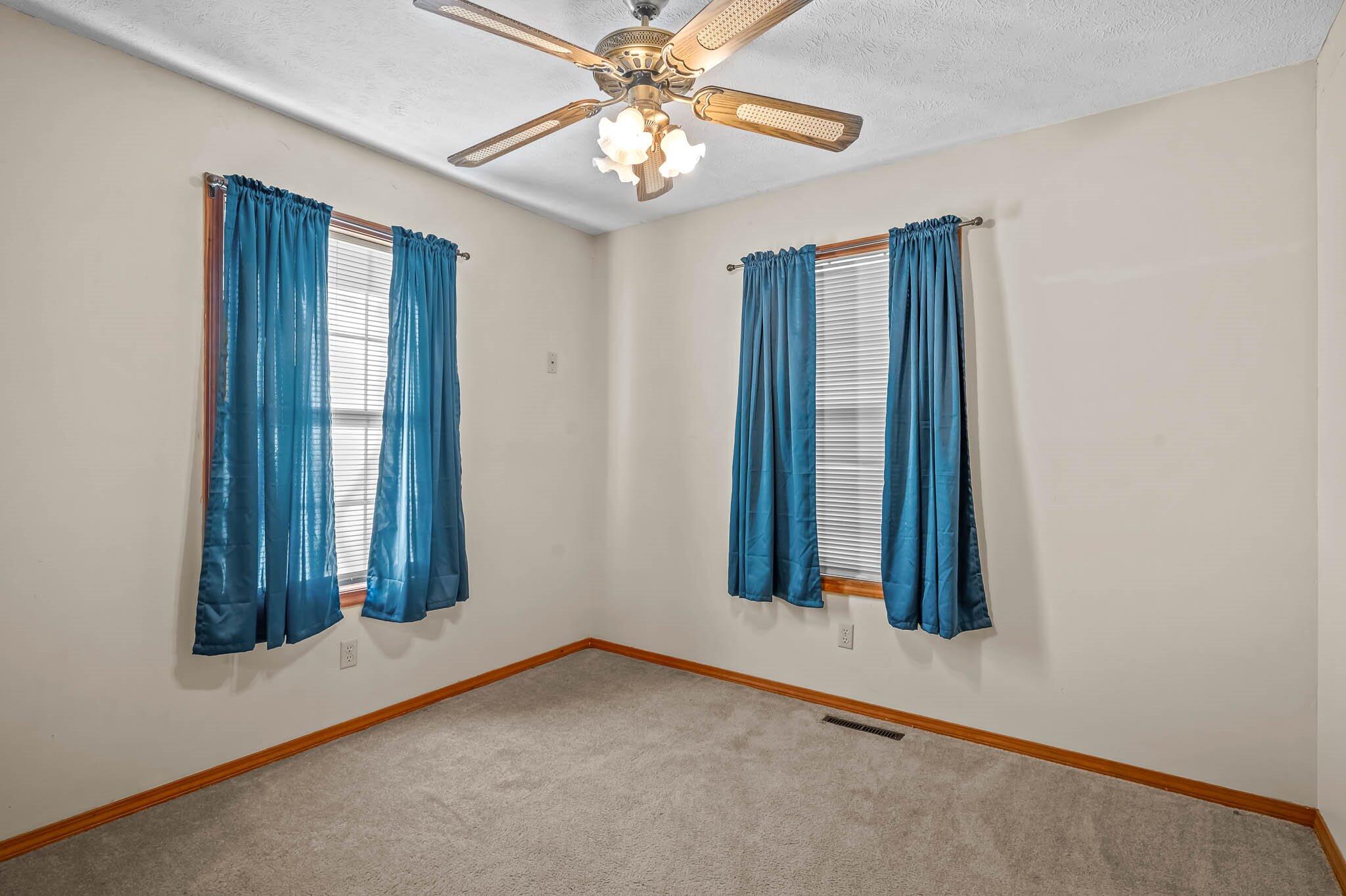 104 South Inmon Street Property Photo 18