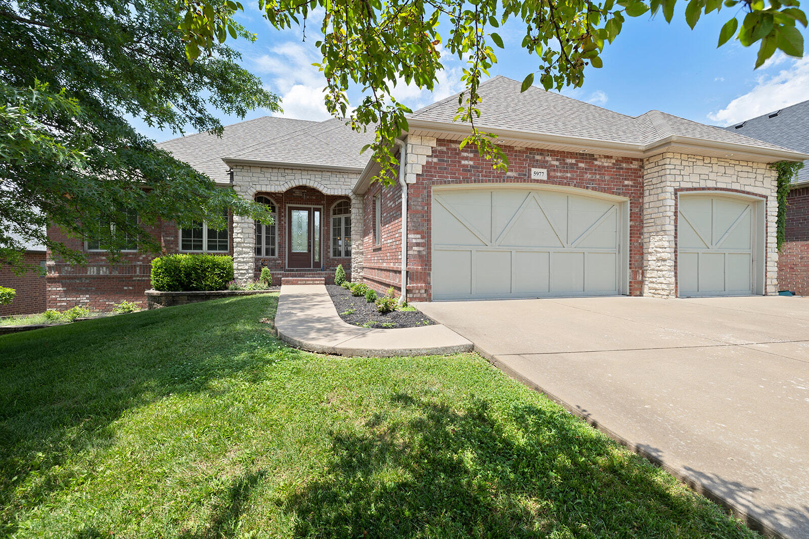 5977 Lakepoint Drive Property Photo