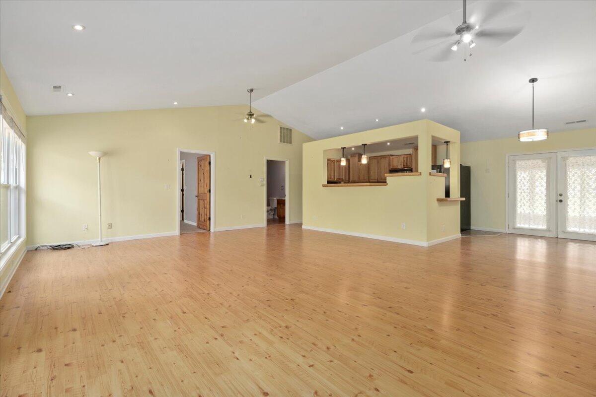 250 Morse Avenue Property Photo 7