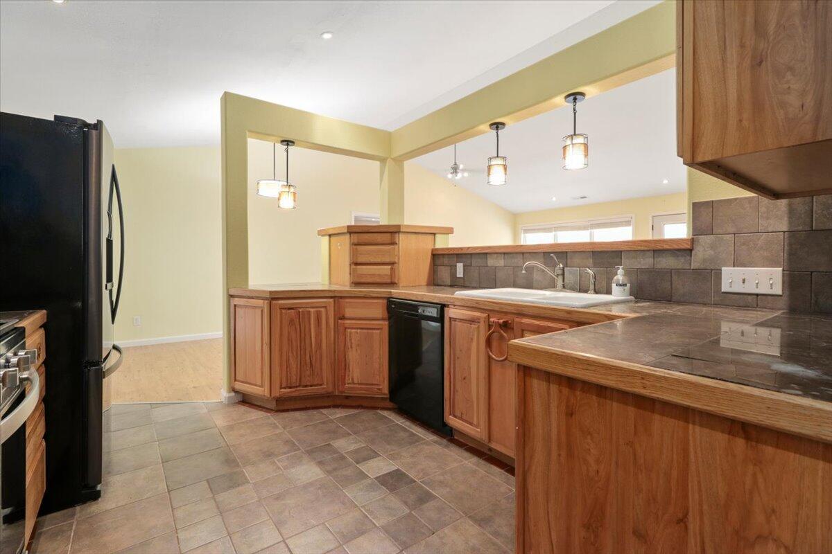 250 Morse Avenue Property Photo 8