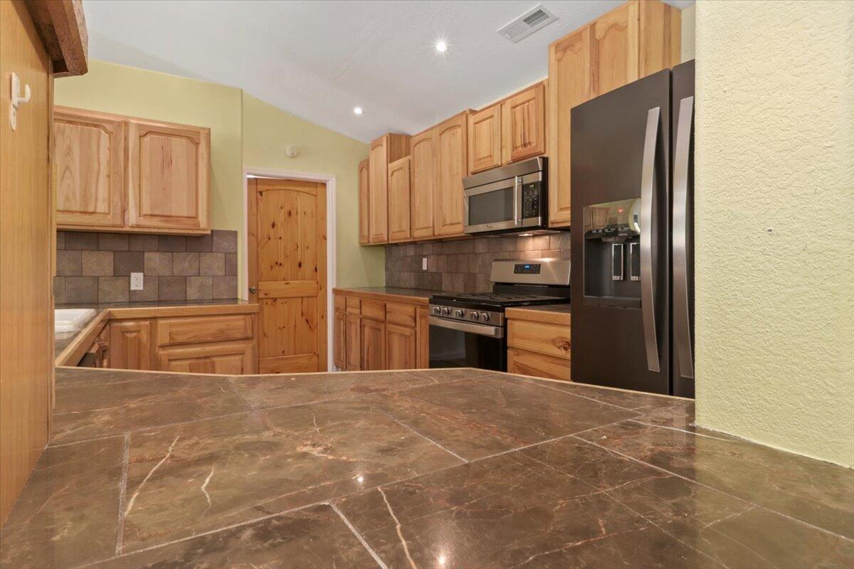 250 Morse Avenue Property Photo 9