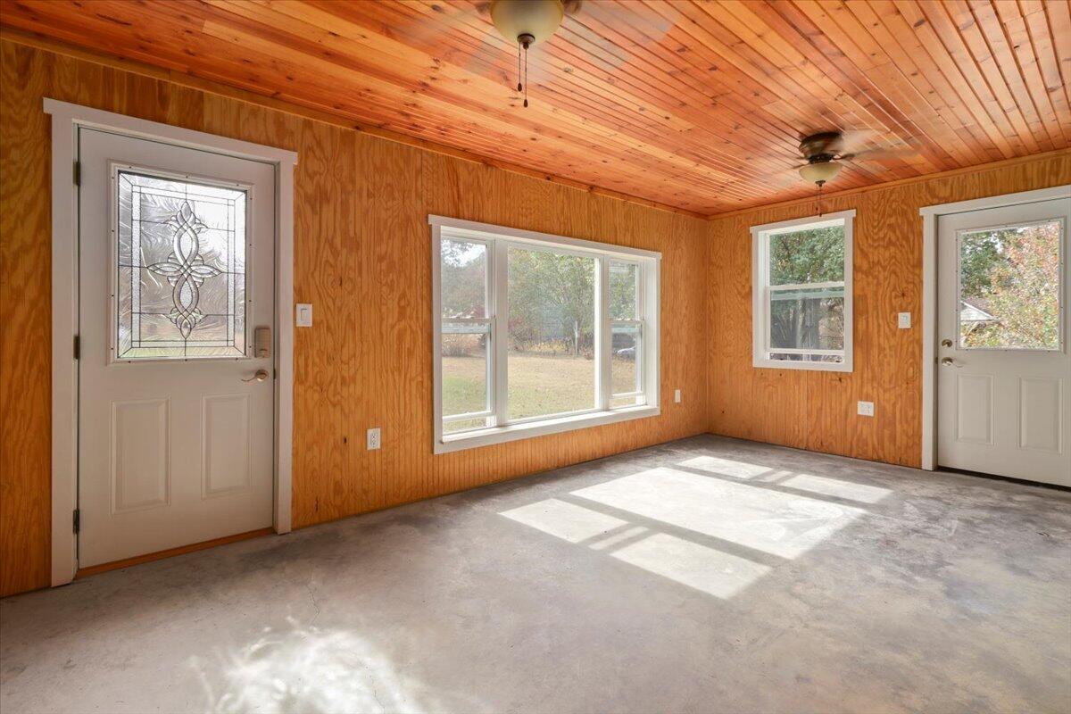 250 Morse Avenue Property Photo 20