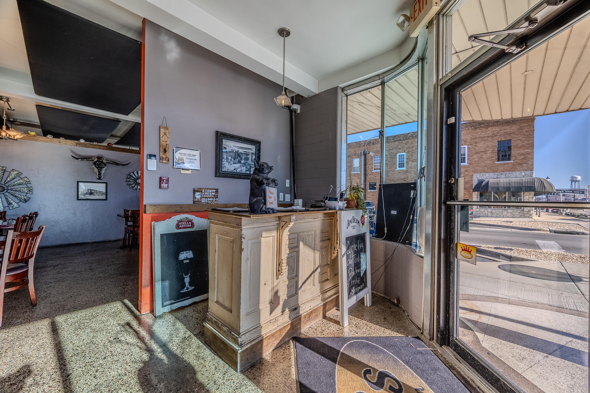 201 West Commercial Street Property Photo 4