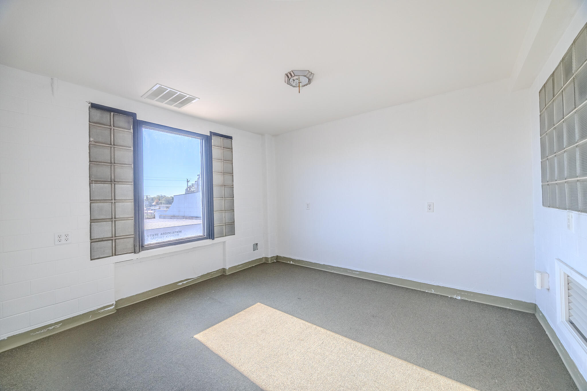 201 West Commercial Street Property Photo 54